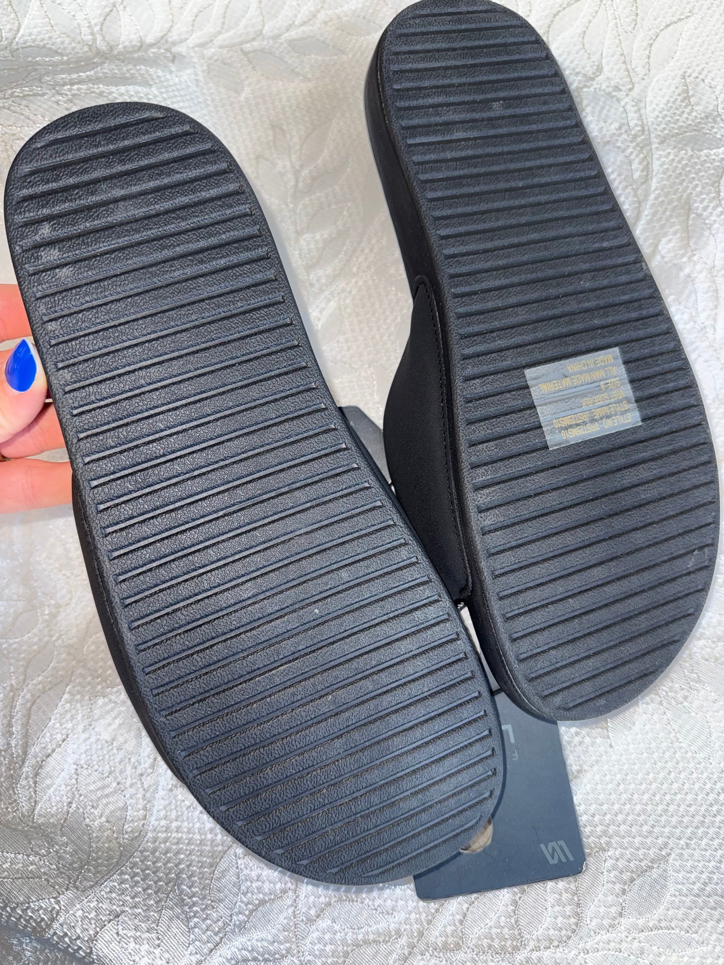 NWT VRST (9) Brand New Grey Slip on Sandals