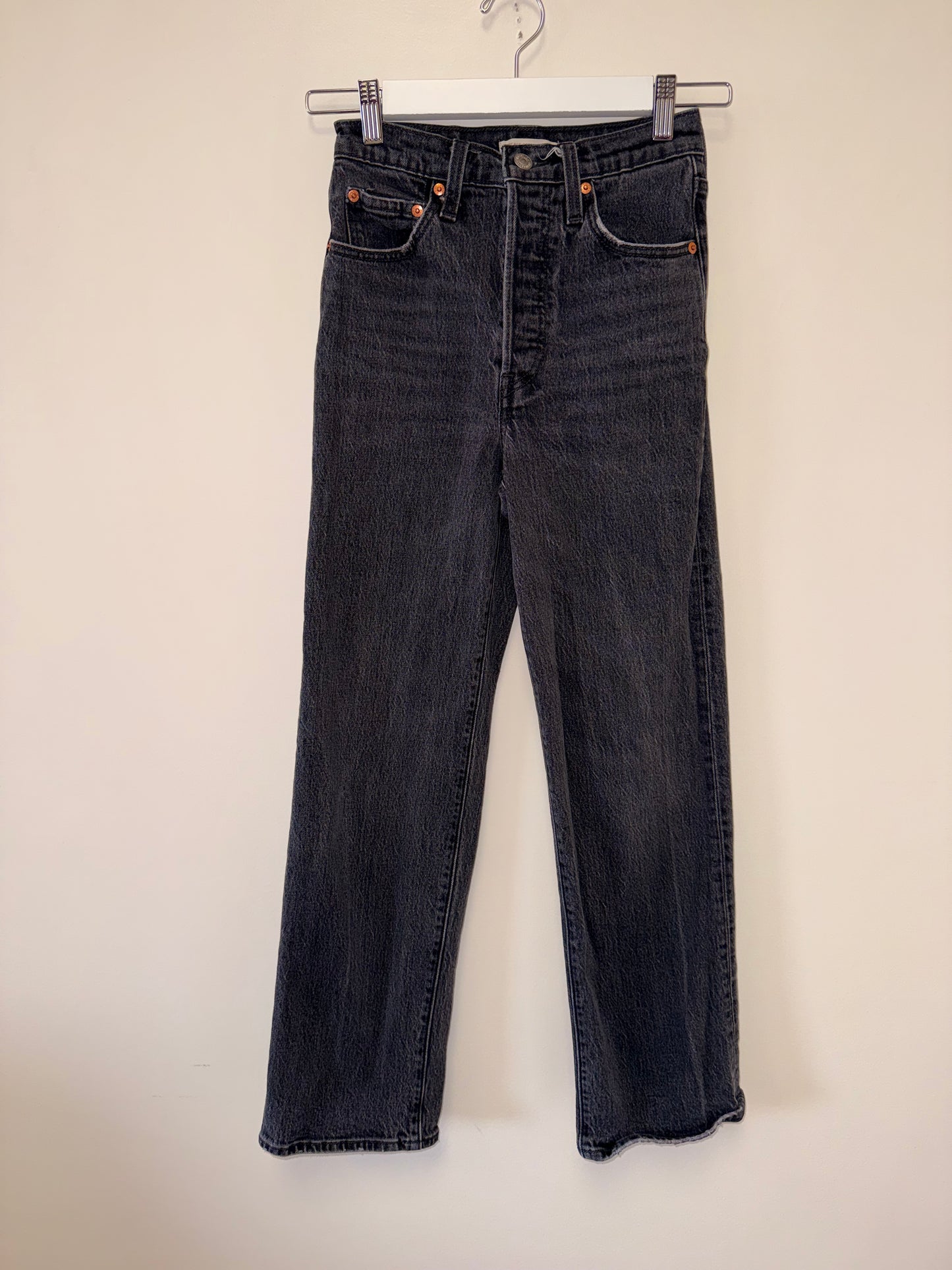 Levis (W24//L29) Black Denim Rib Cage Straight Ankle Jeans