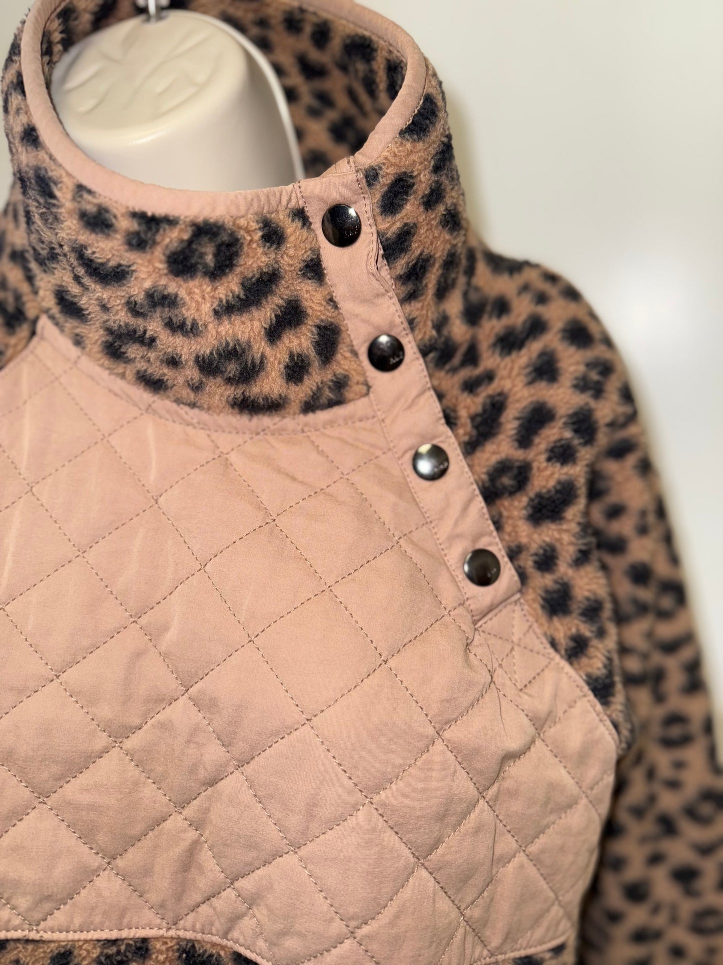 Abercrombie & Fitch (Medium) Neutral Cheetah Print 3/4 Button Up Pullover