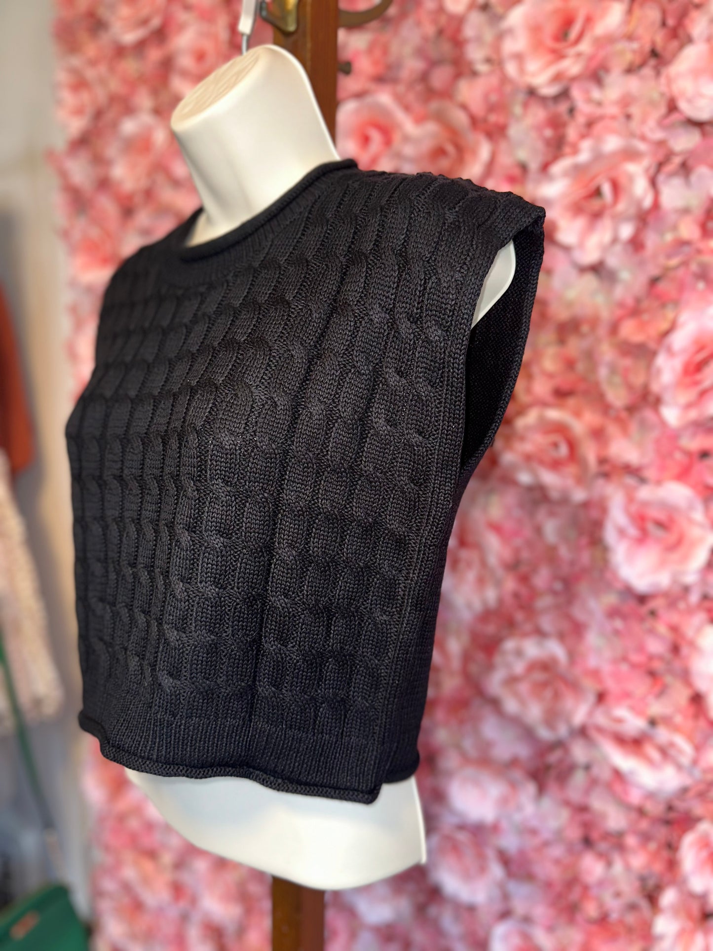 (Medium) Brand New Black Cable Knit Sleeveless Cropped Sweater Vest