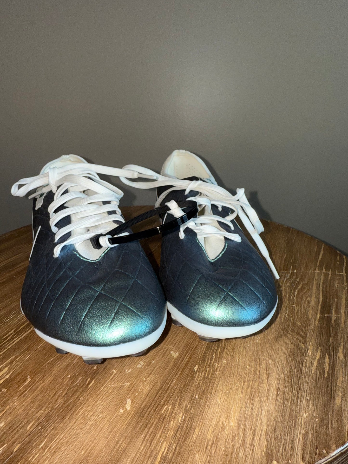 Nike (4 1/2) Brand New Tiempo Emerald Legend 10 Pro FG Low Top Soccer Cleats