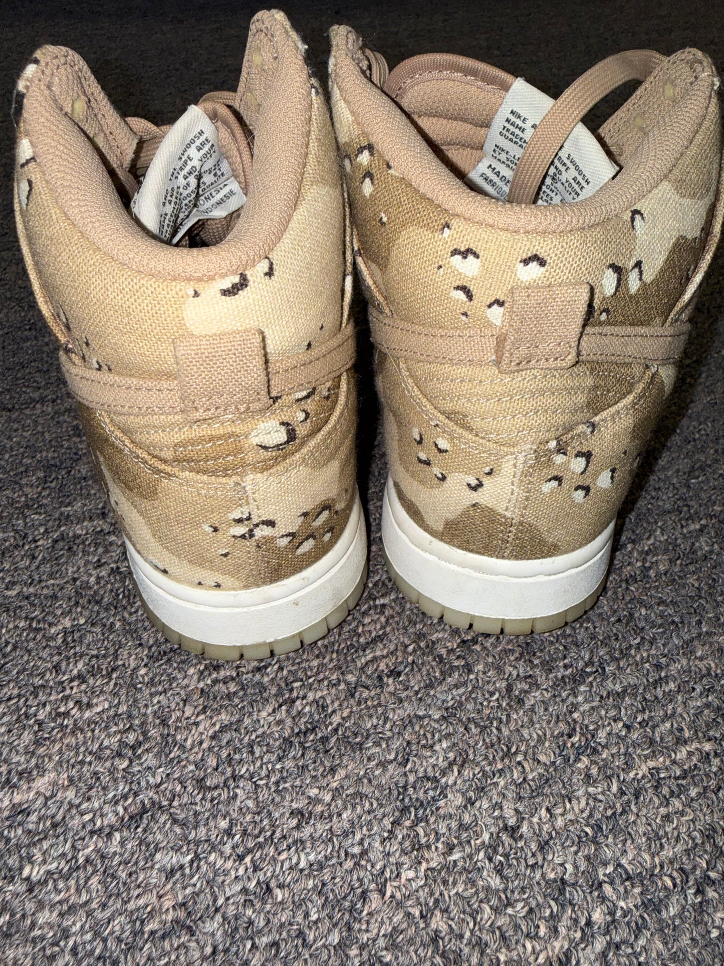Nike (8) High Desert Camo Dunk Sneakers
