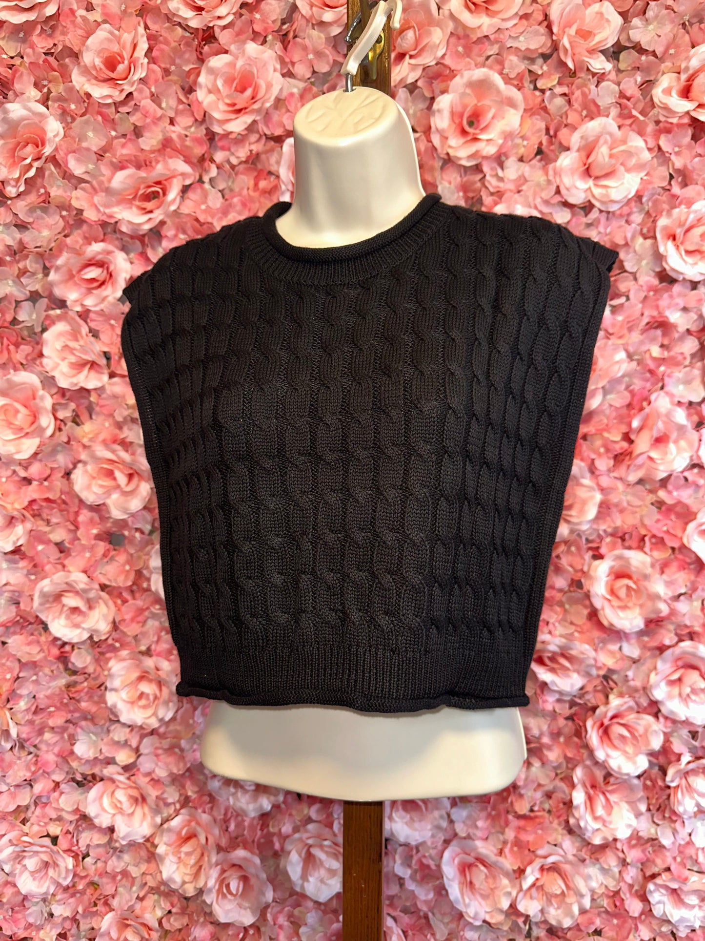 (Medium) Brand New Black Cable Knit Sleeveless Cropped Sweater Vest