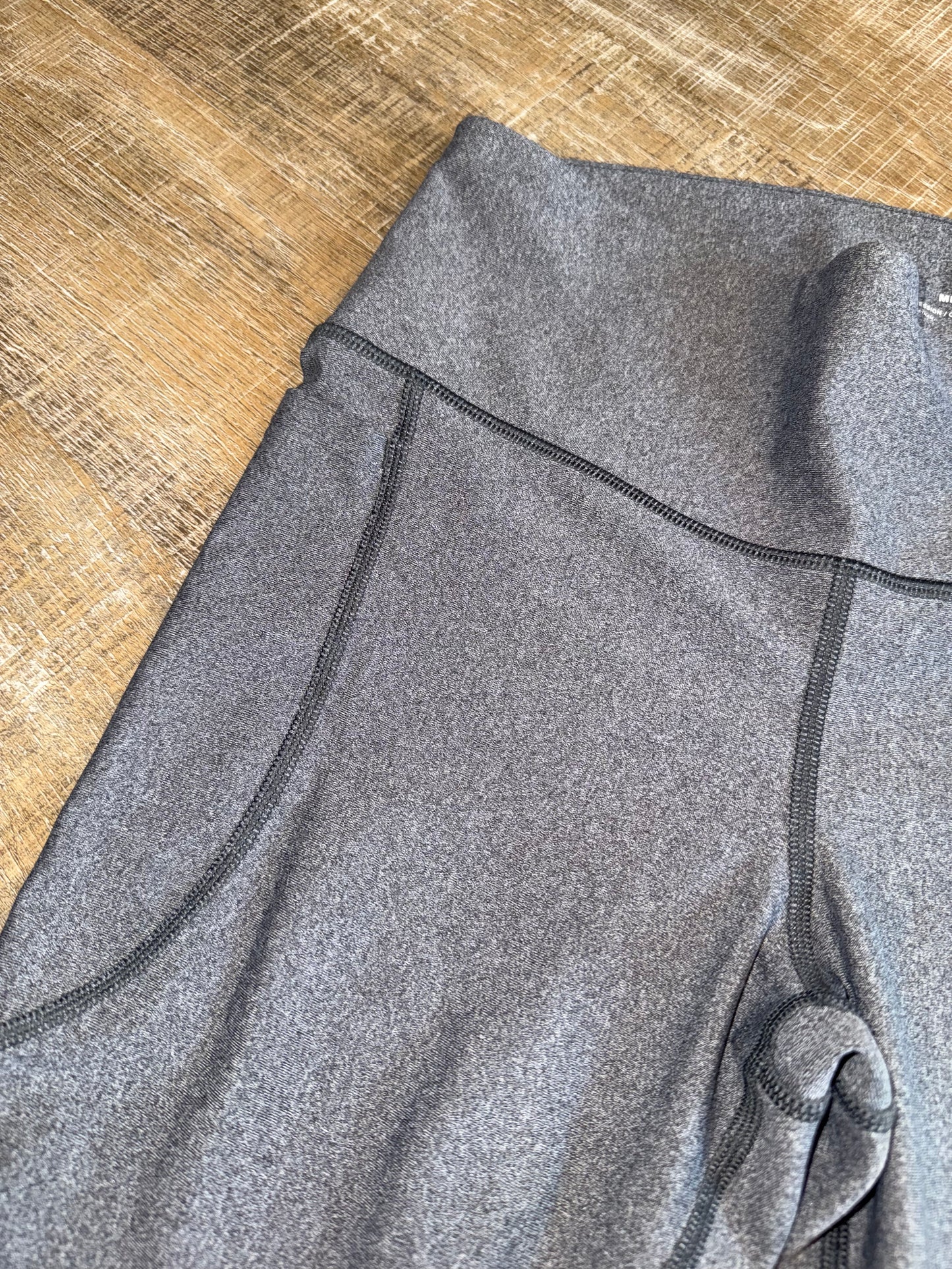 Under Armour (Medium) Grey Compression Leggings with 1 Slip Pocket