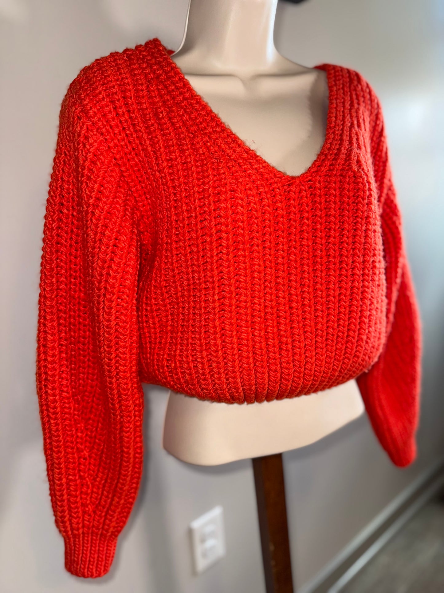 H&M (XS) Bright Orange Knit Cropped V-Neck Sweater
