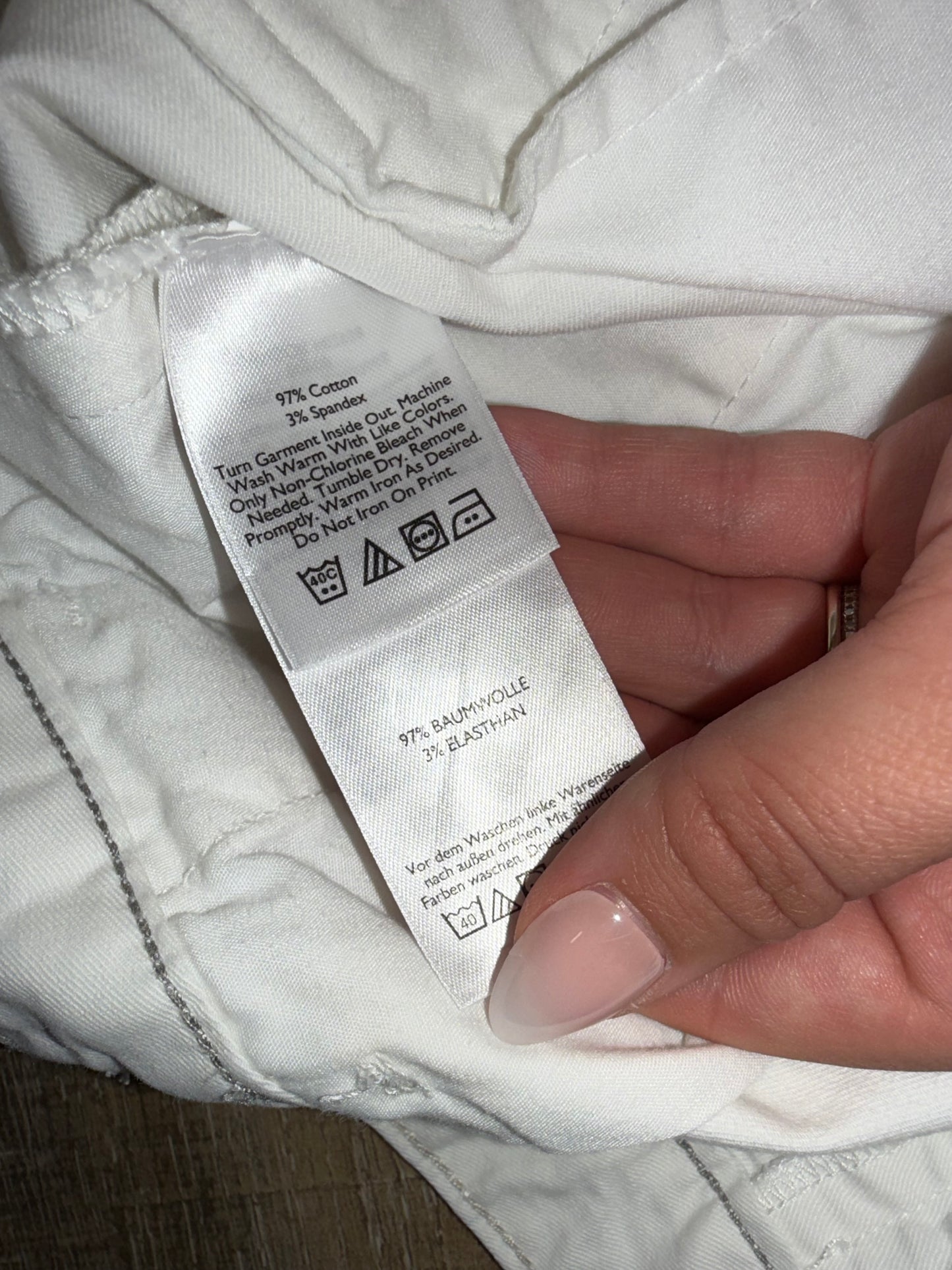 Eddie Bauer (P6) White Legend Wash Straight Leg Shorts with Stretch