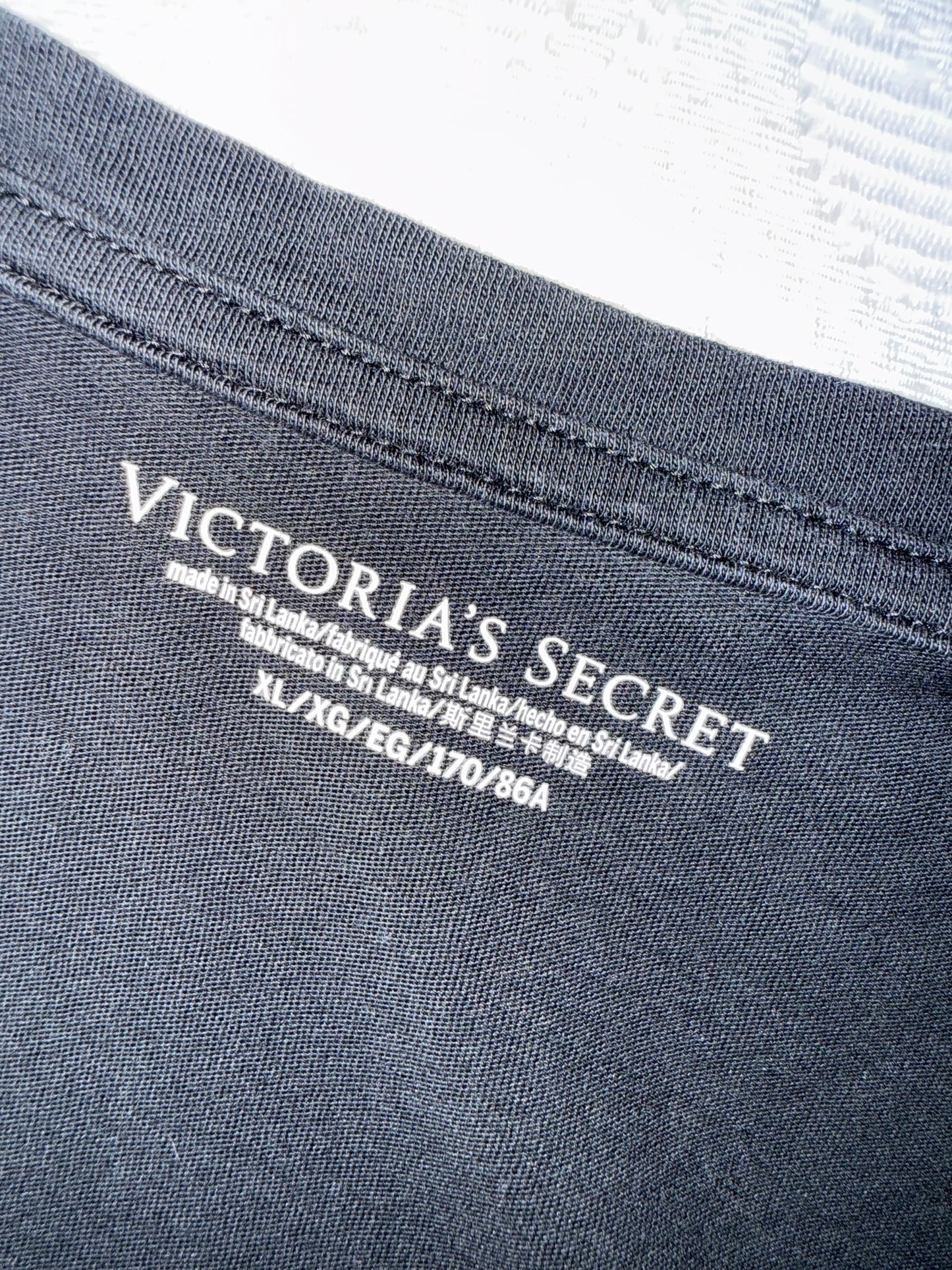 Victoria's Secret (XL) Black V-Neck Short Sleeve Tee