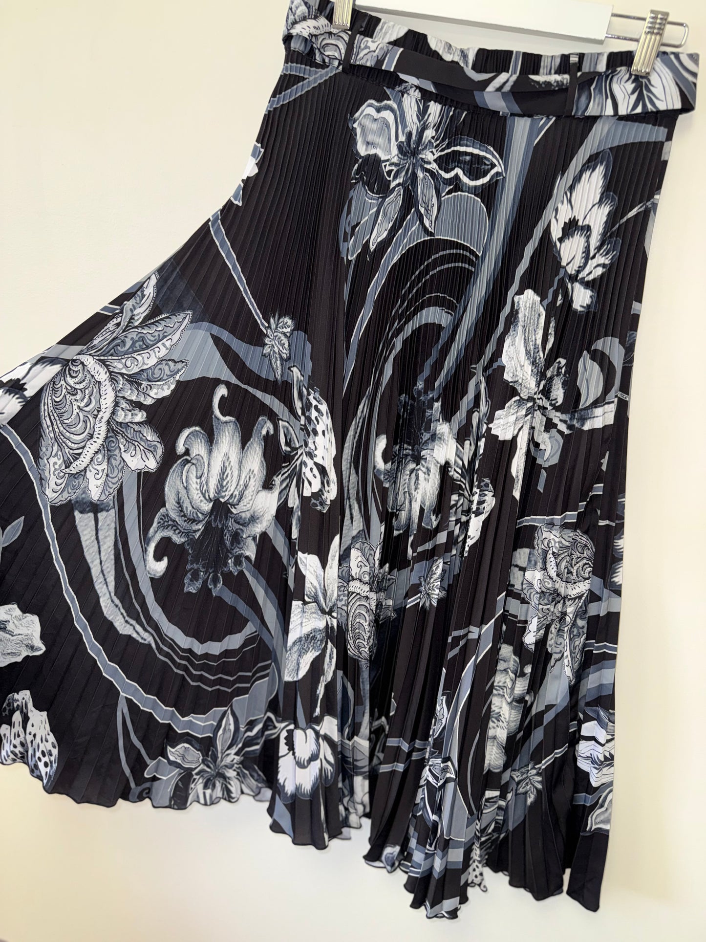 NWT Ranna Gill by Anthropologie (M) Brand New Black Floral Pleated Maxi Skirt