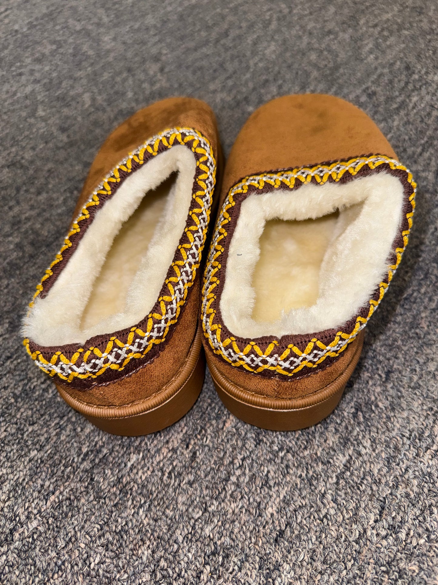 Brand New (39 - 6.5) Brown Slip On Low Top Boots