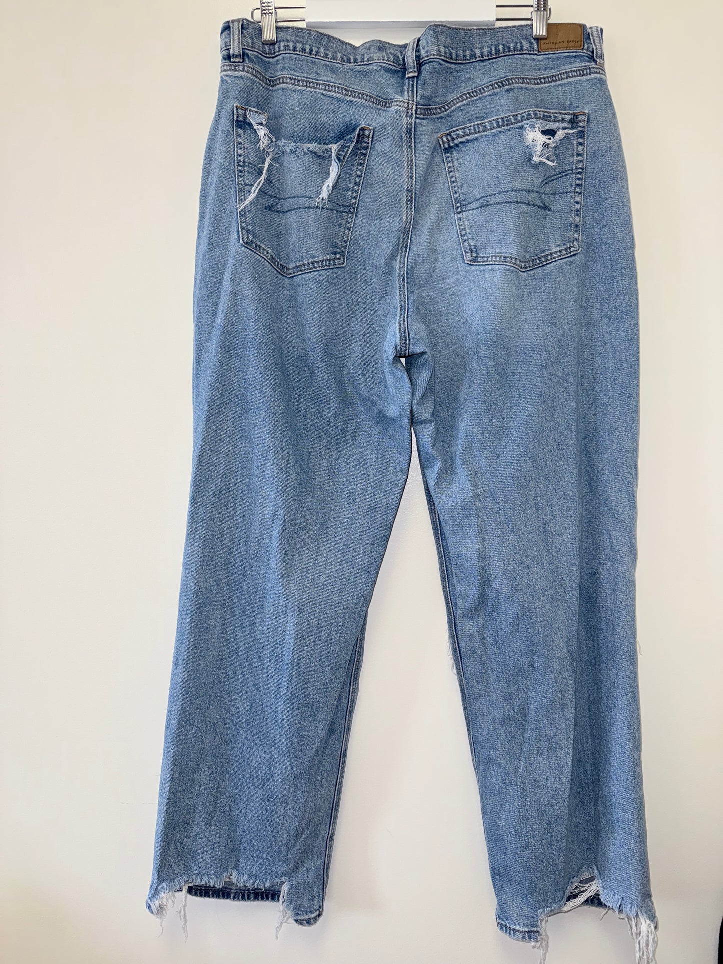American Eagle (18) Strigid Distressed Highest Rise Baggy Straight Denim Jeans