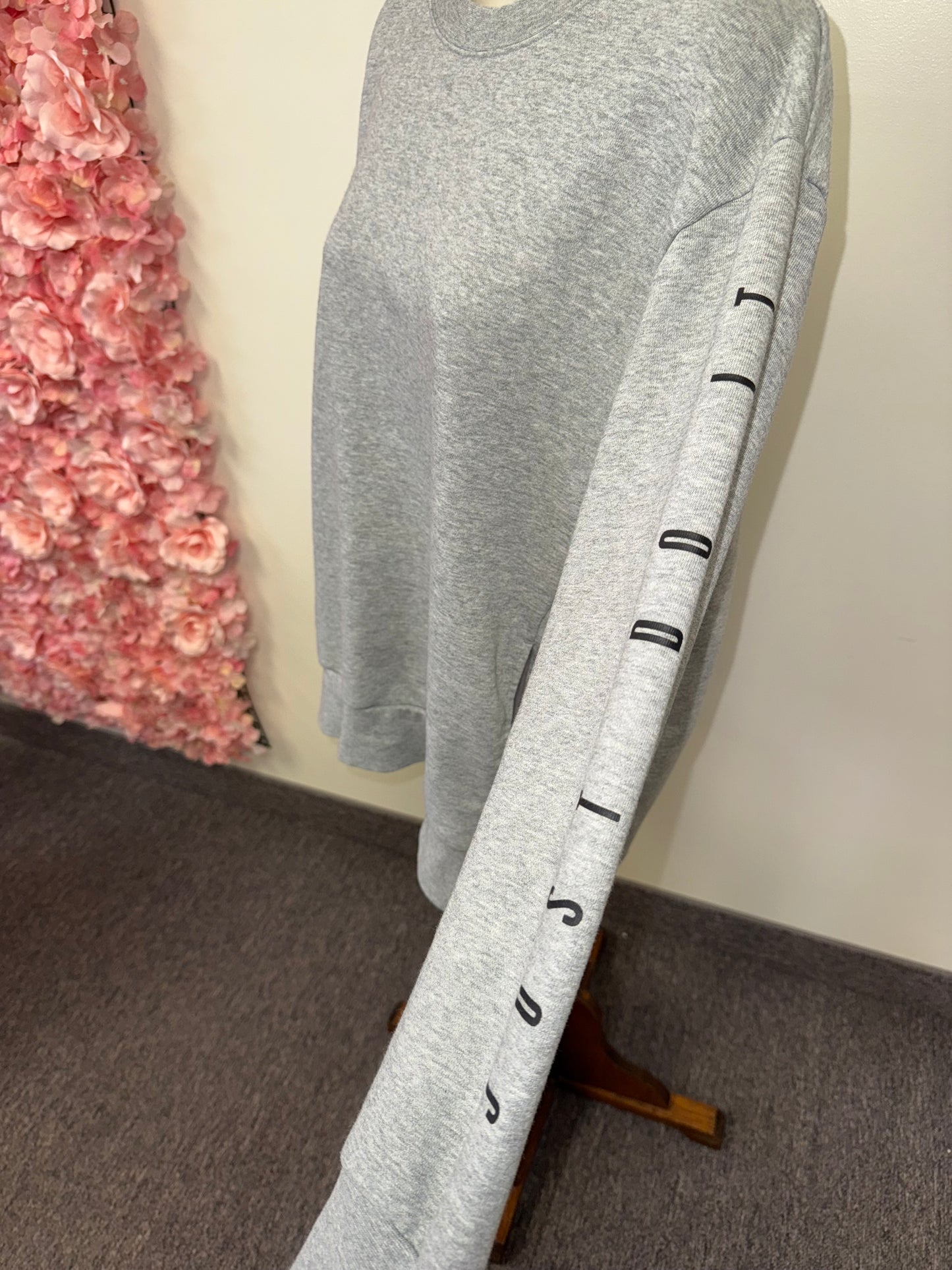 Nike (Medium) Grey Dri-Fit Crewneck Sweatshirt with Pockets