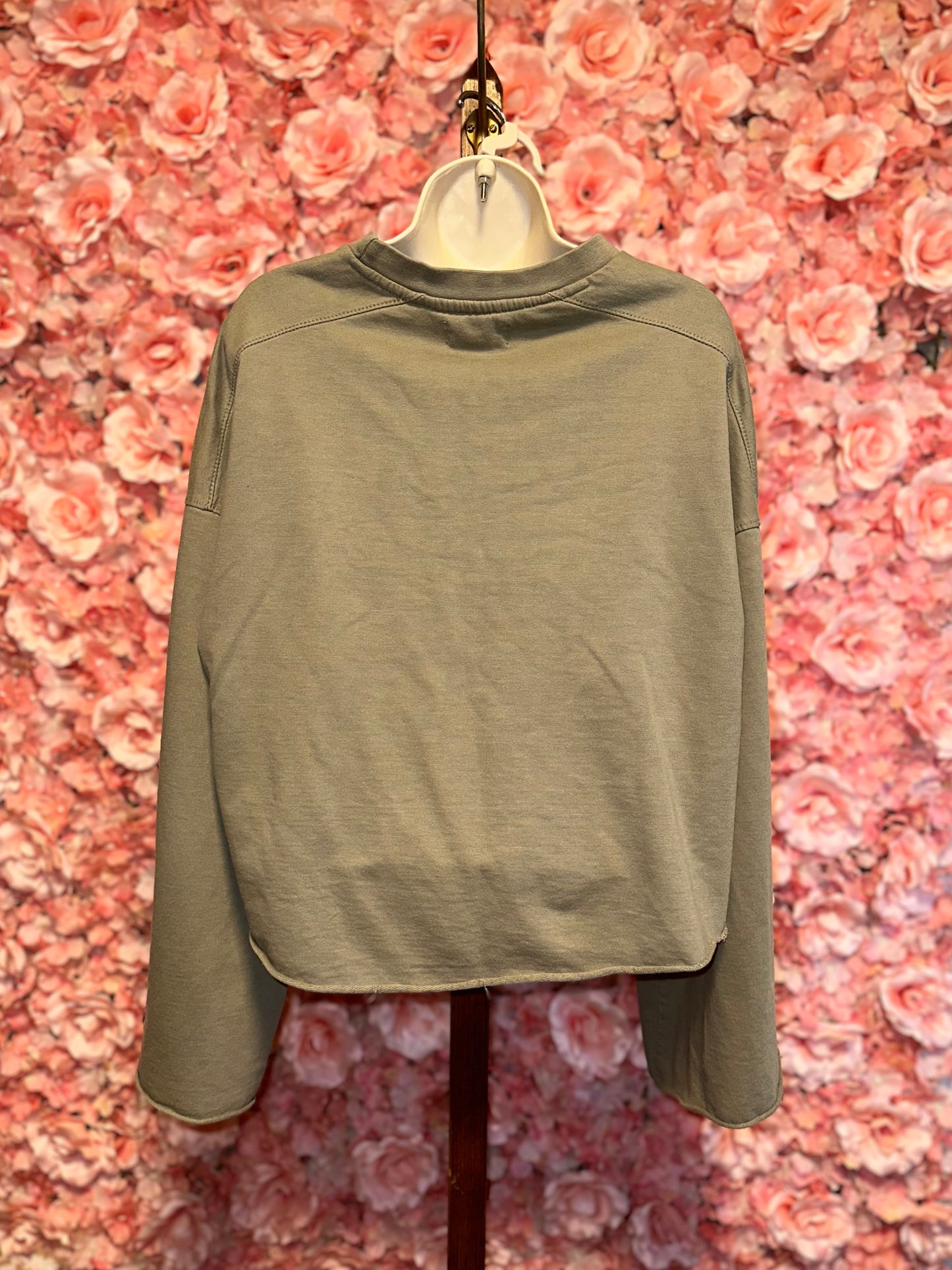 No Comment (Large) Green Cropped Crewneck Sweatshirt with Flare Sleeves