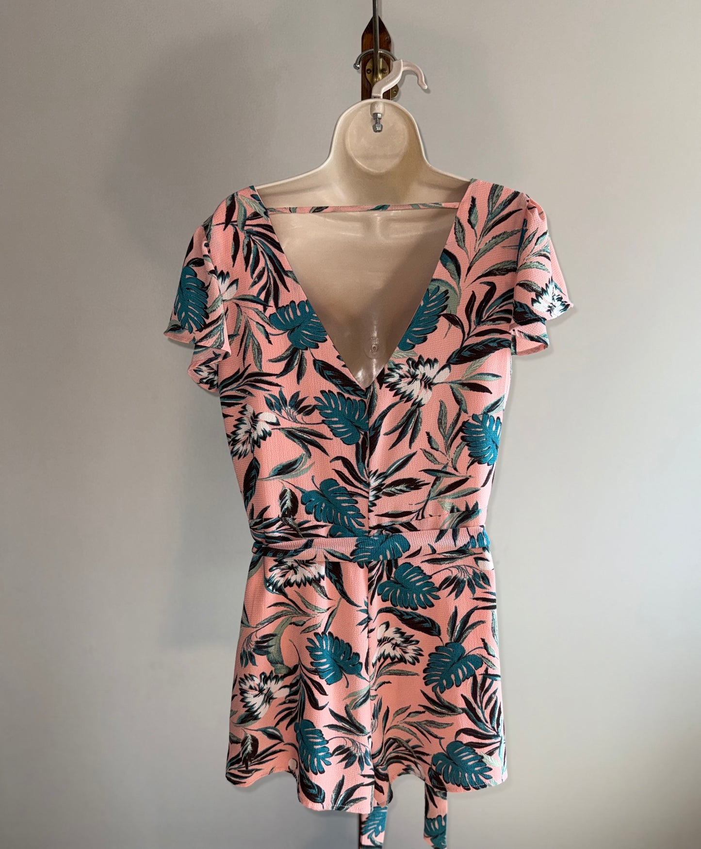 June & Hudson (Large) Pink Floral Leaf Pattern Short Sleeve Buttoned Romper