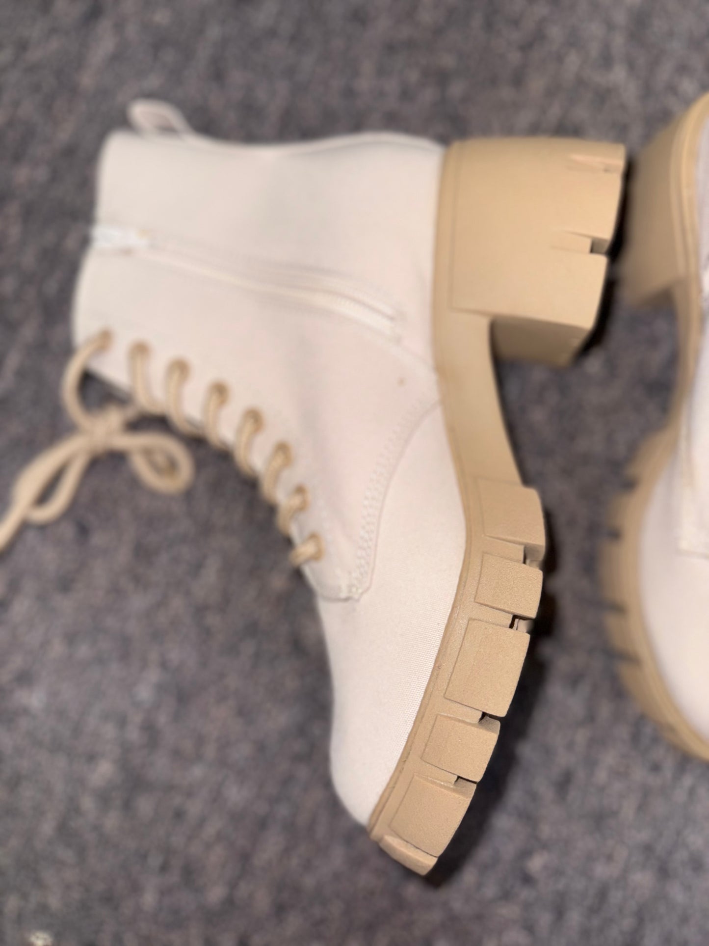 Universal Thread (6 1/2) Cream Laced Up Boots