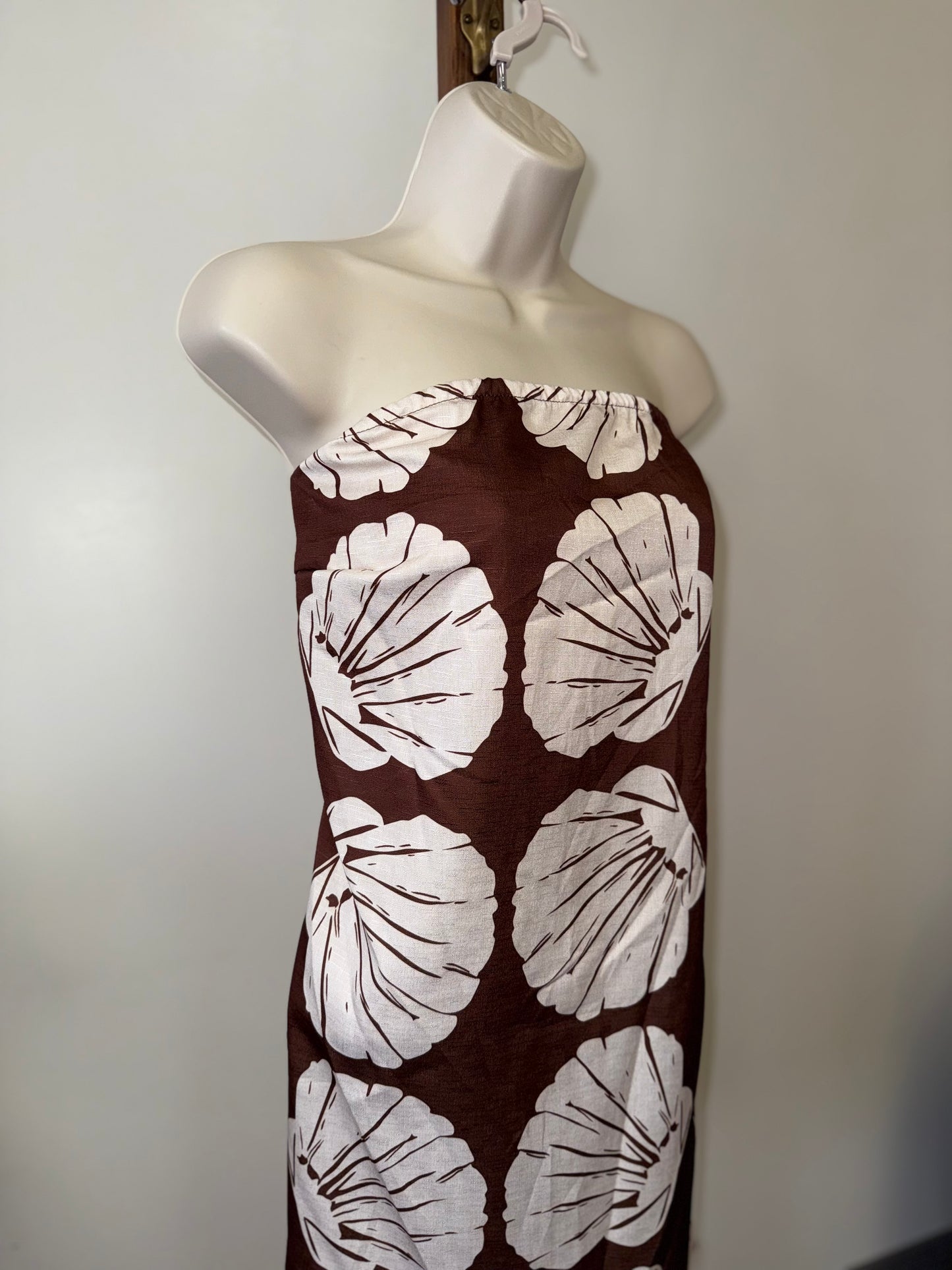 (XL) Brown and White Sea Shell Pattern Strapless Midi Dress