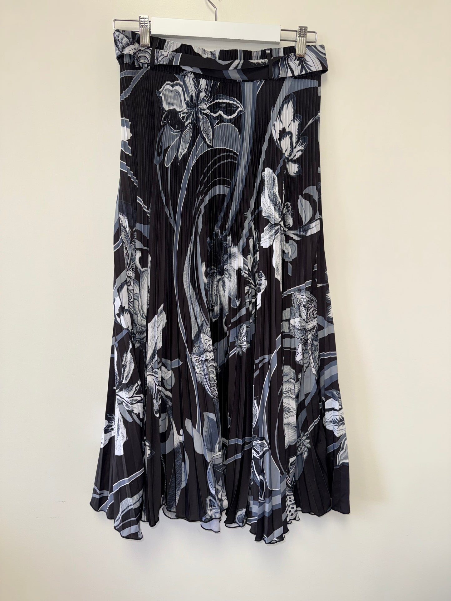 NWT Ranna Gill by Anthropologie (M) Brand New Black Floral Pleated Maxi Skirt