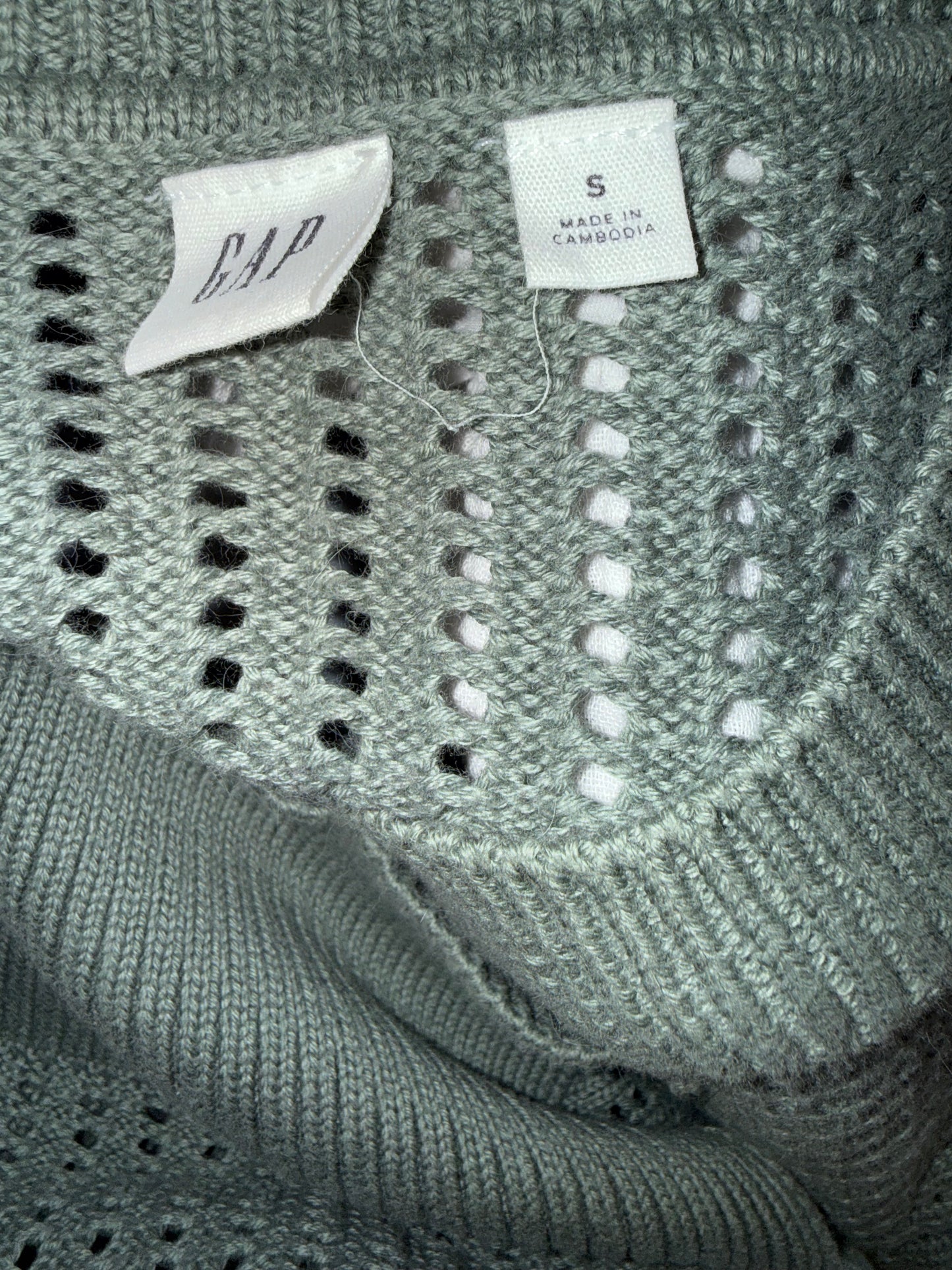 Gap sweater