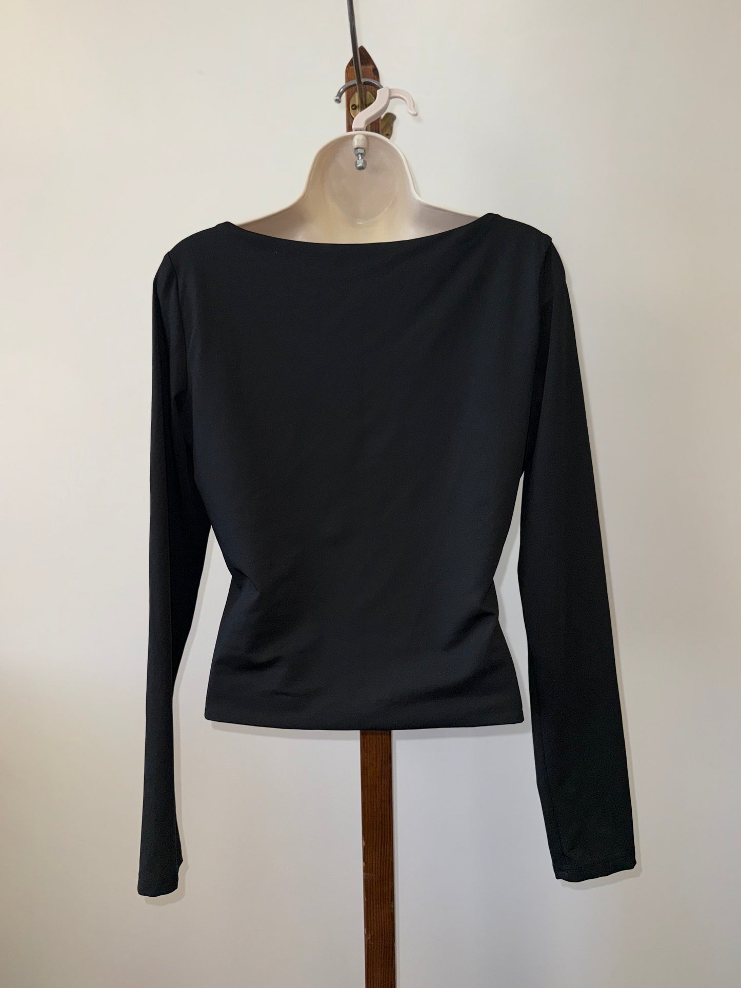 (Large) Black Long Sleeve Smooth Soft Form Fitting Crop Top