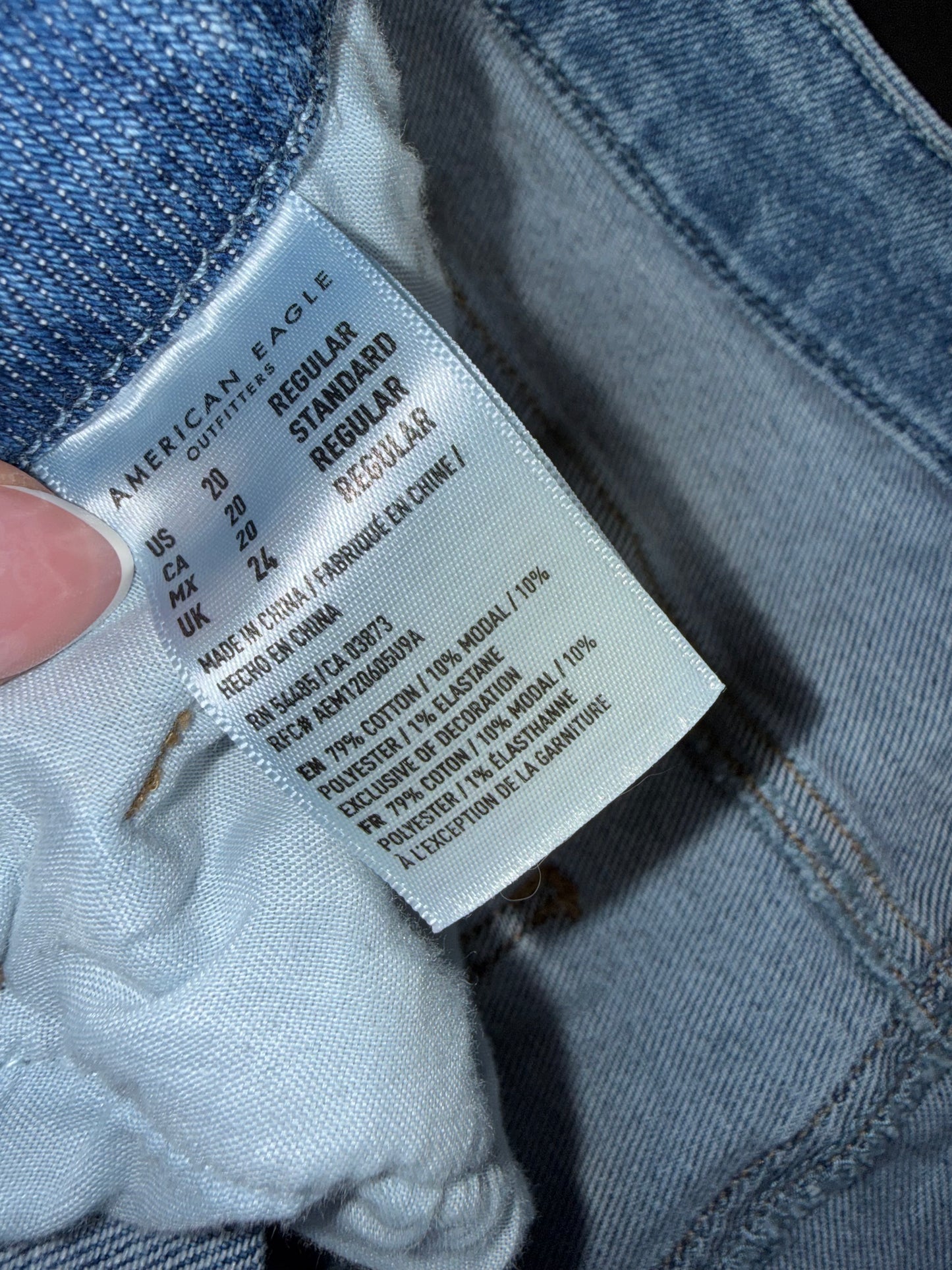 American Eagle (20) Denim Mom Jeans with Curve & Stretch