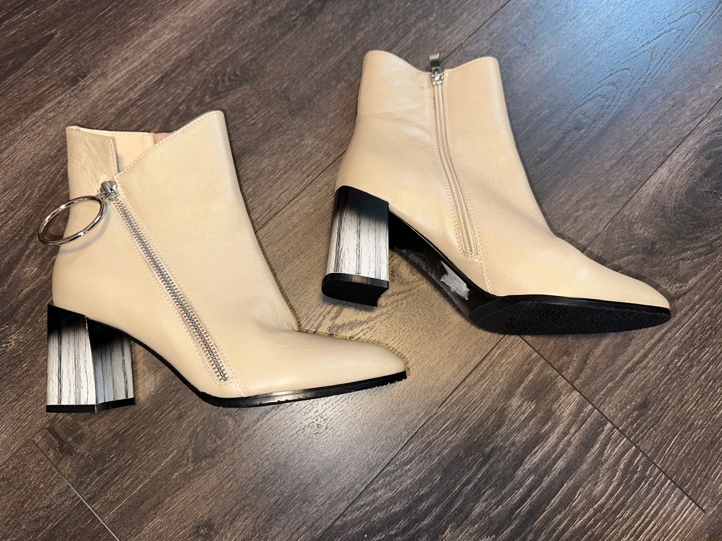 Azura (37) Creme Heeled Boots