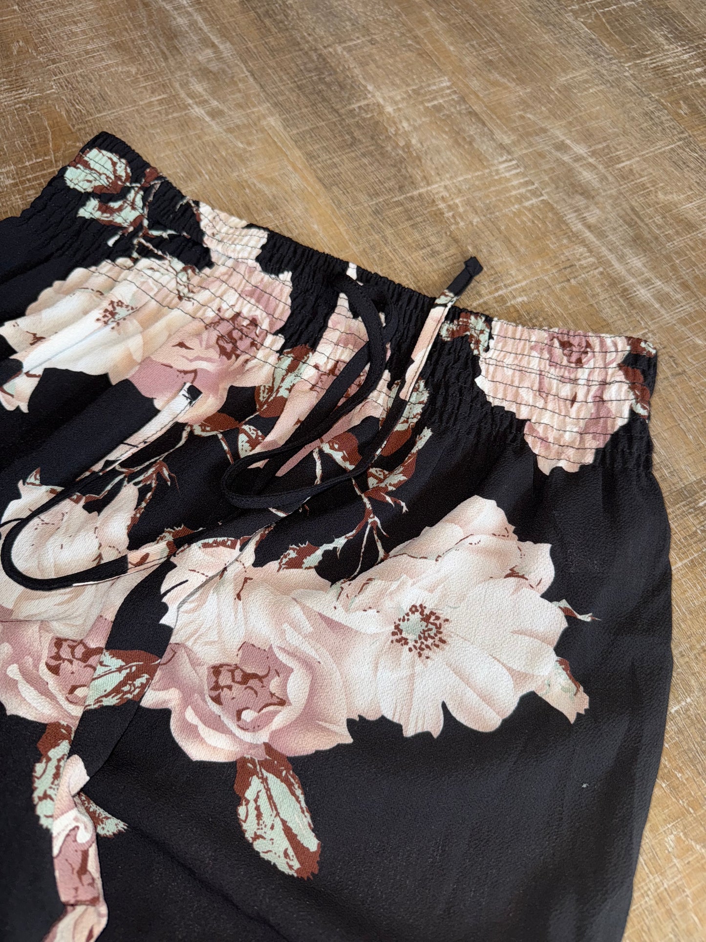 SHEIN (Large) Black Floral Wide Leg Lightweight Tied Pants