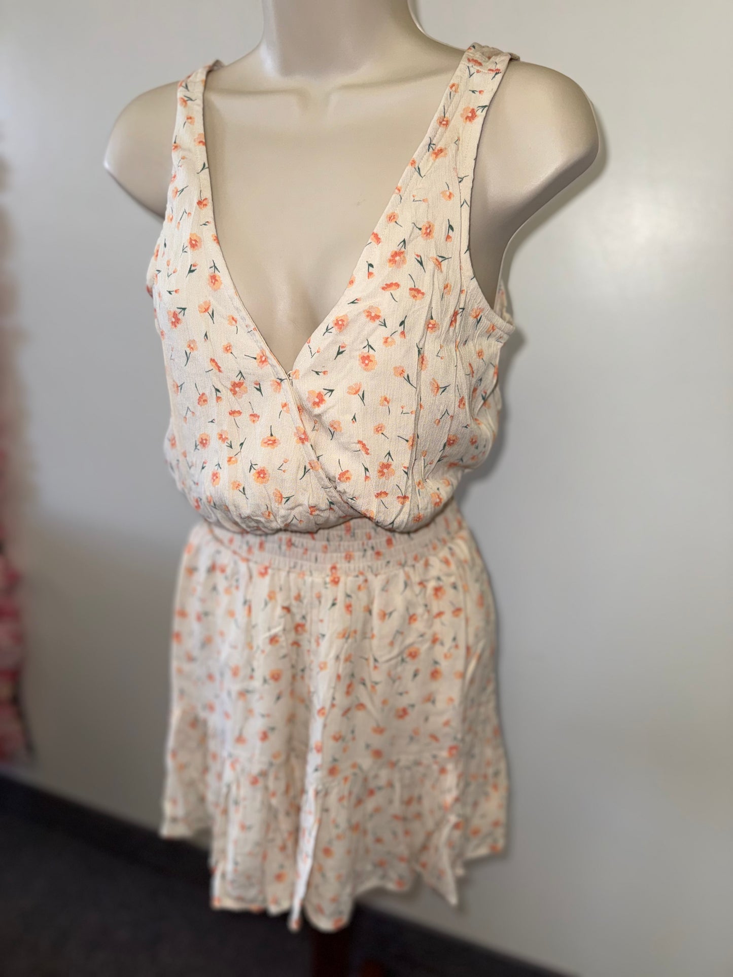 NWT American Eagle (XS) Brand New Cream Romper with Orange Floral Pattern