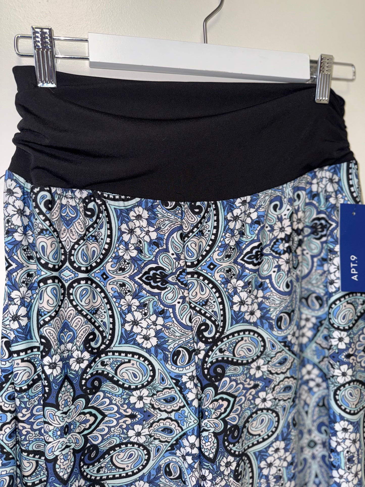 NWT Apt. 9 (Large) Brand New Black/Blue Floral Pattern Wide Leg Dress Pants