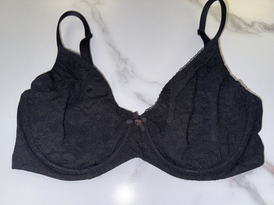 Victoria’s Secret (36DD) Black Body By Victoria Minimizer Bra