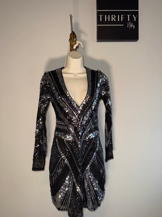 Express (XS) Black/Silver Sequin V-Neck Long Sleeve Midi Dress