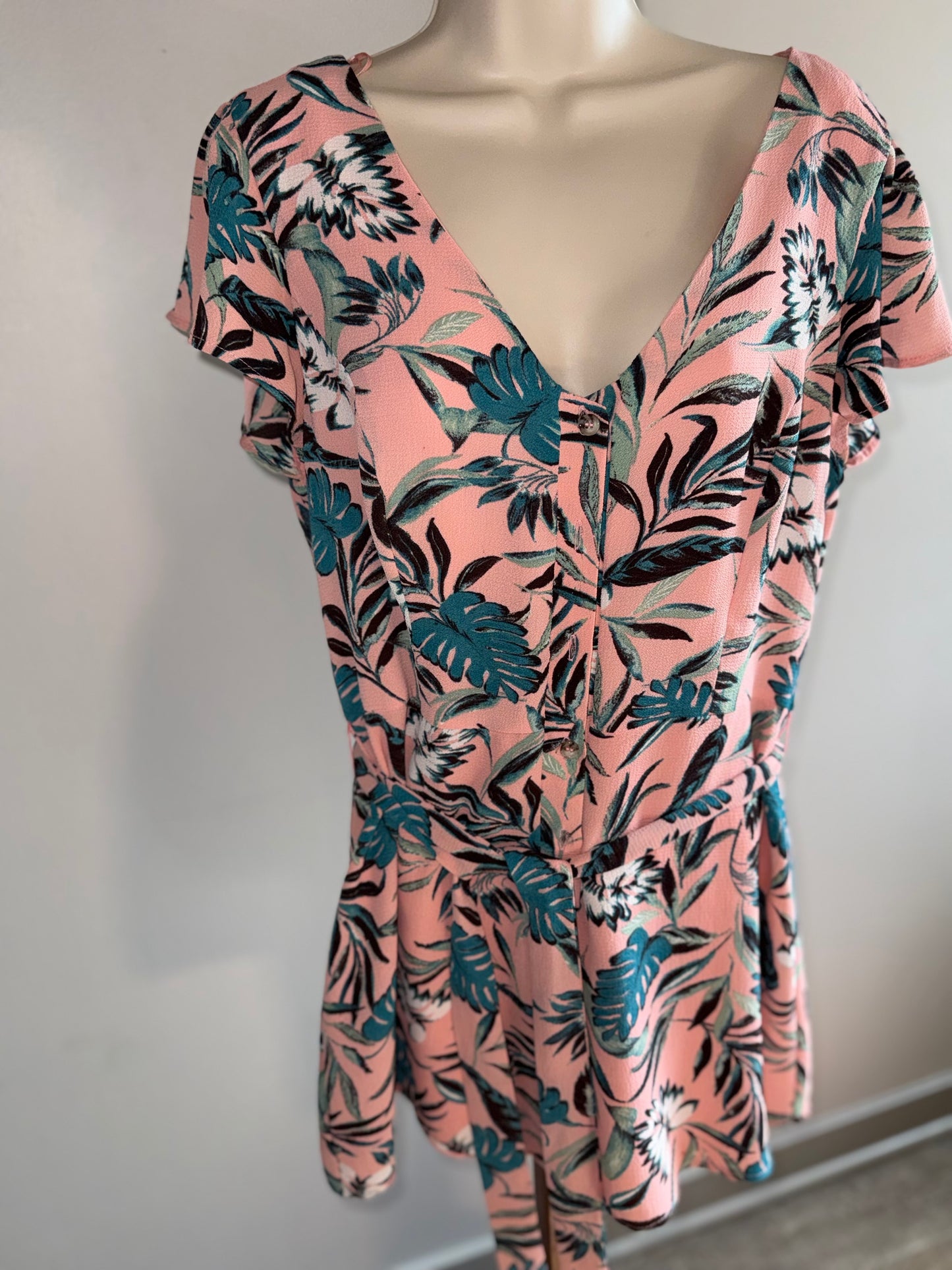 June & Hudson (Large) Pink Floral Leaf Pattern Short Sleeve Buttoned Romper