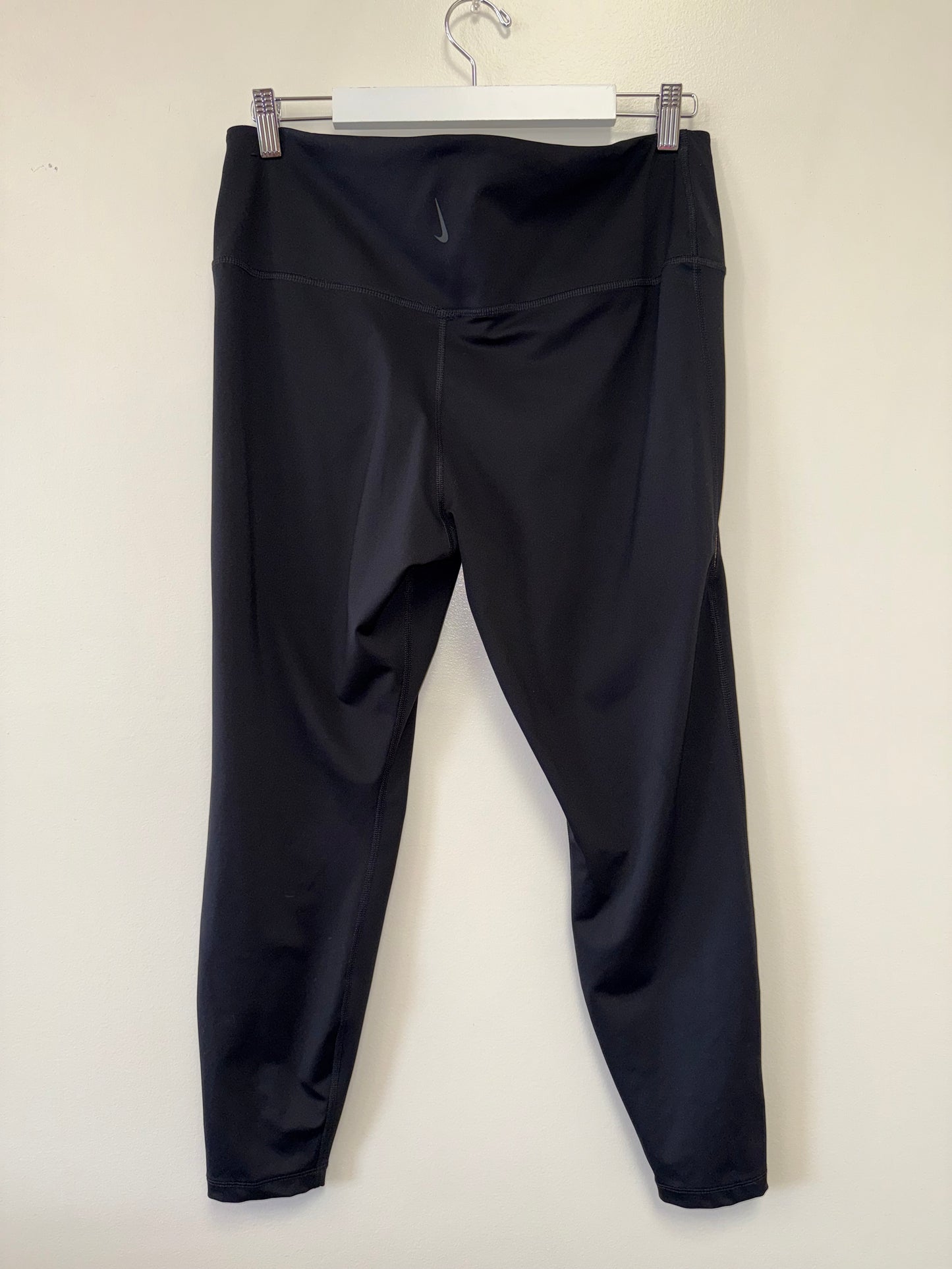 Nike Yoga (XXL) Black Dri Fit Leggings with Gold Accents