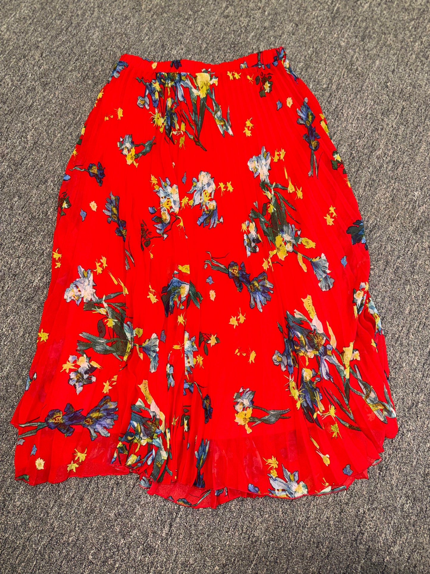 NWT Vince Camuto (Small) Brand New Red Floral Ribbed Flowy Maxi Skirt
