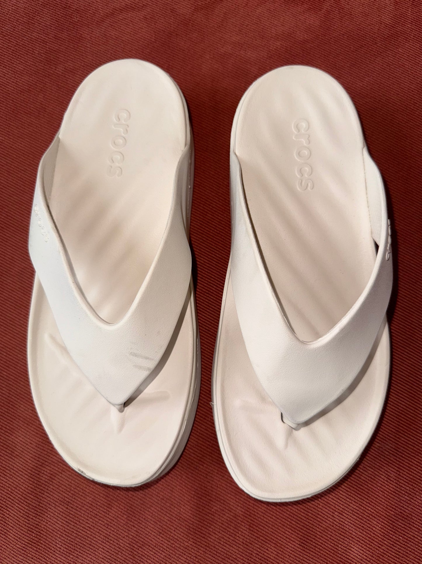 CROCS (8) Off White Flip Flops with Thick Sole