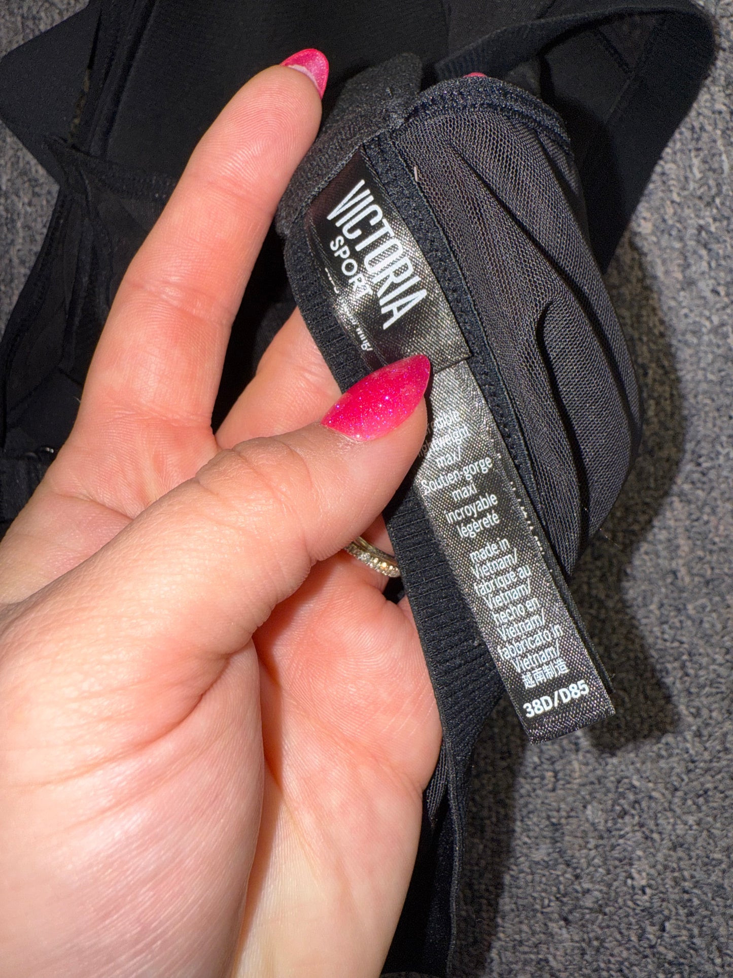 Victoria Sport (38D) Black Incredible Lightweight Sports Bra with Floral Pattern