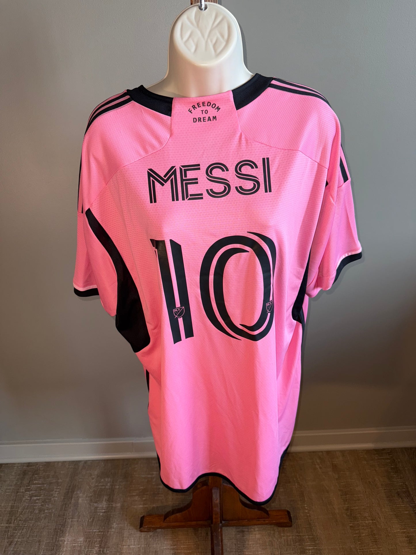 NWT Adidas (2XL) Brand New Pink Messi #10 Jersey