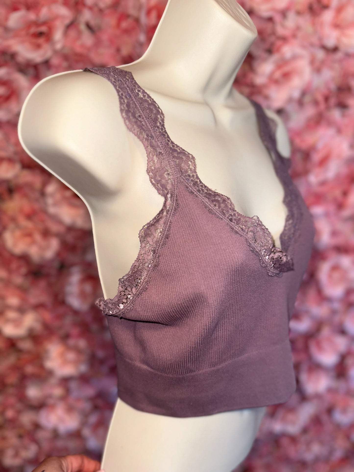 Bozzolo (M/L) Purple Ribbed V-Neck Bra with Lace Straps//Trim