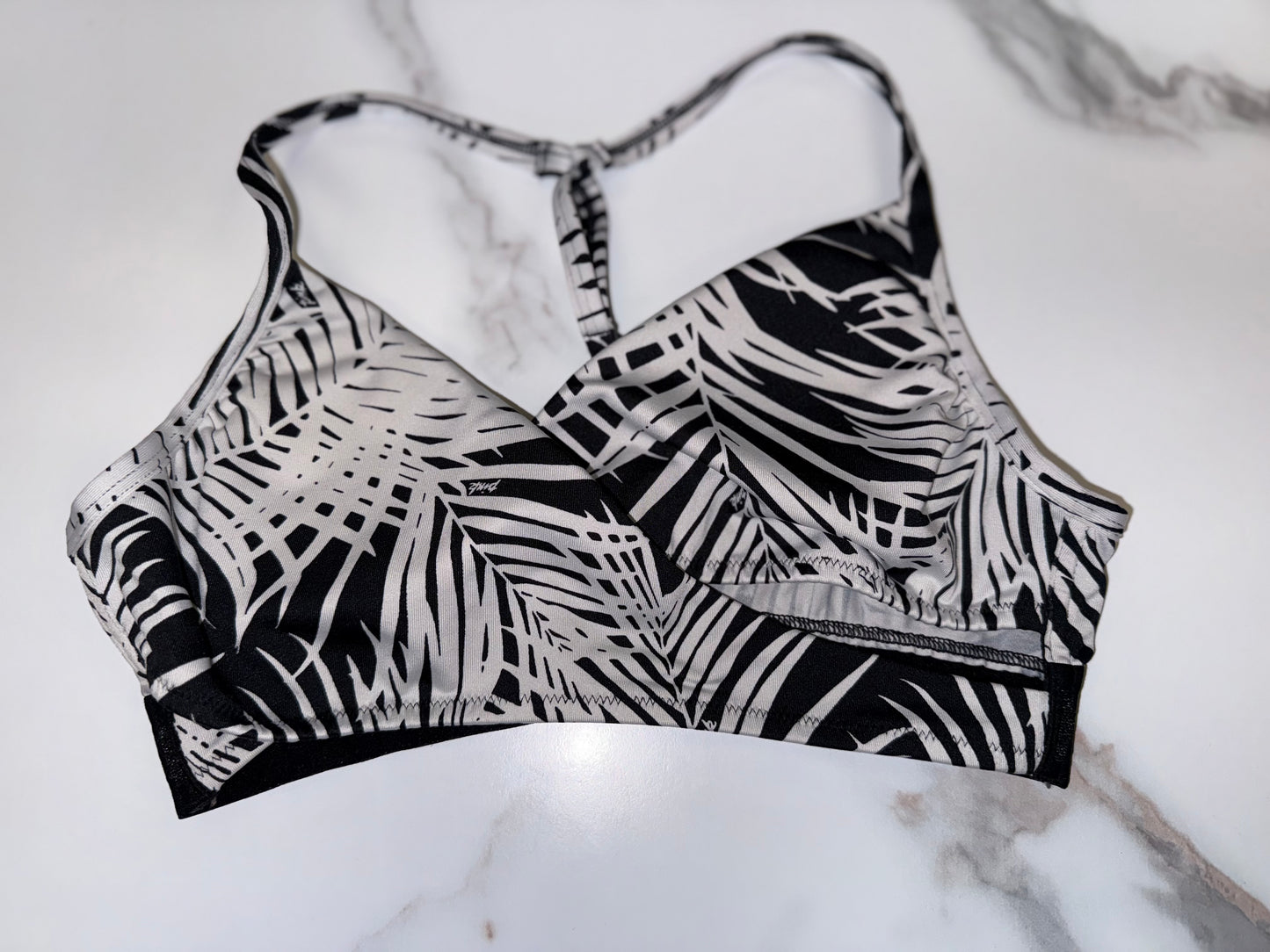 PINK Victoria’s Secret Sport (Small) Black and White Leaf Pattern Ultimate Sports Bra