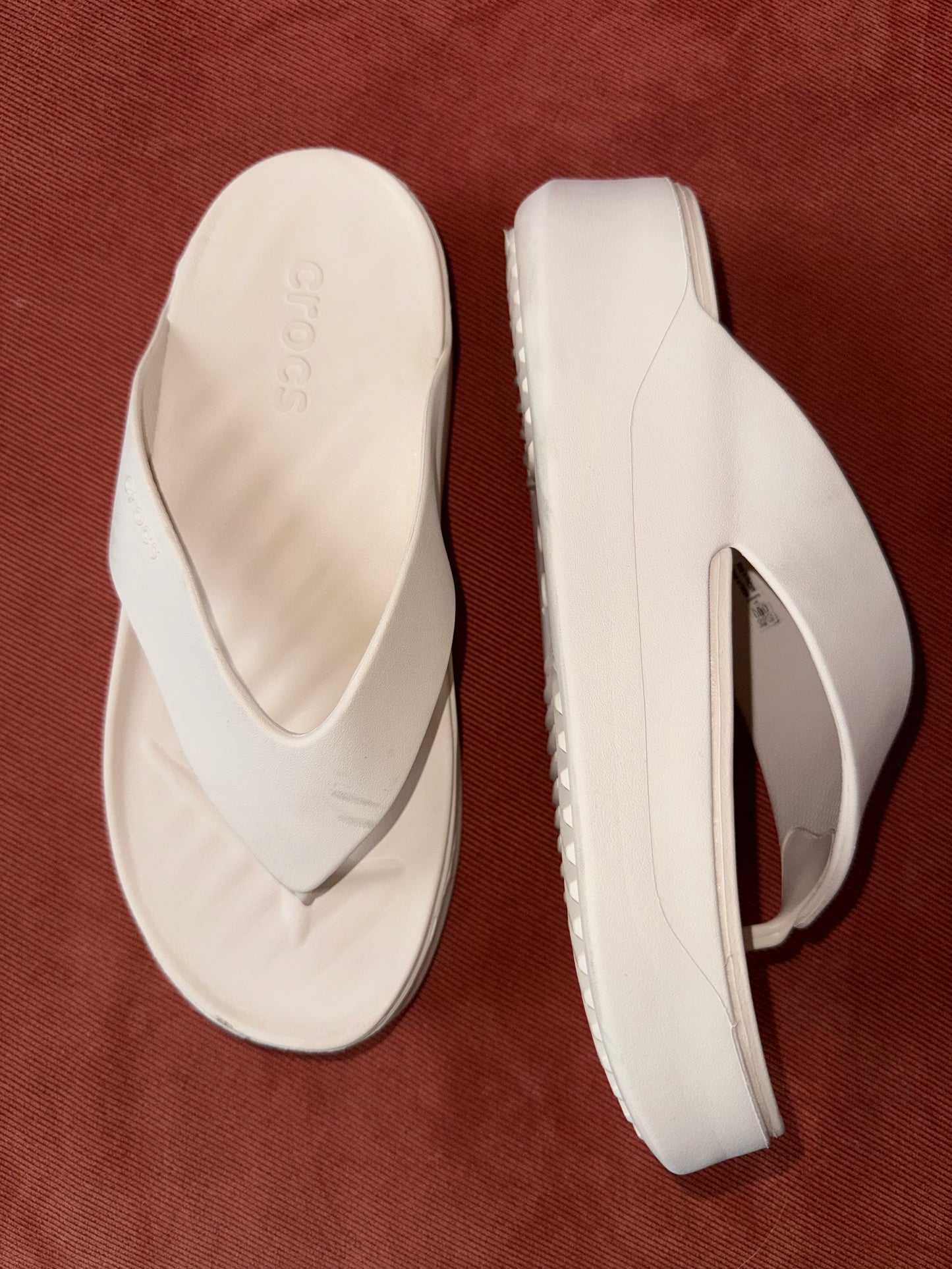 CROCS (8) Off White Flip Flops with Thick Sole