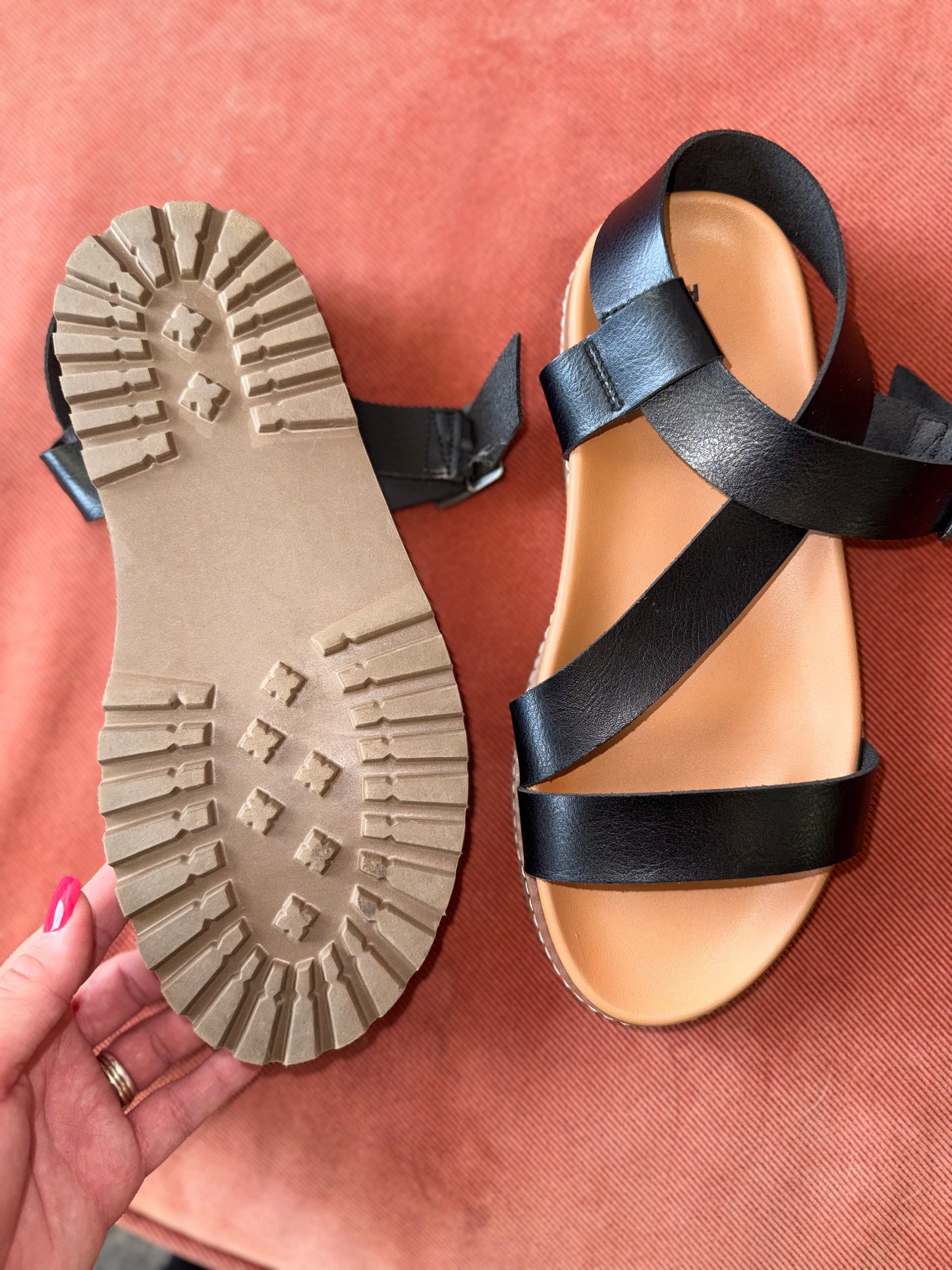 Torrid (8W) Black/Brown Strappy Sandals