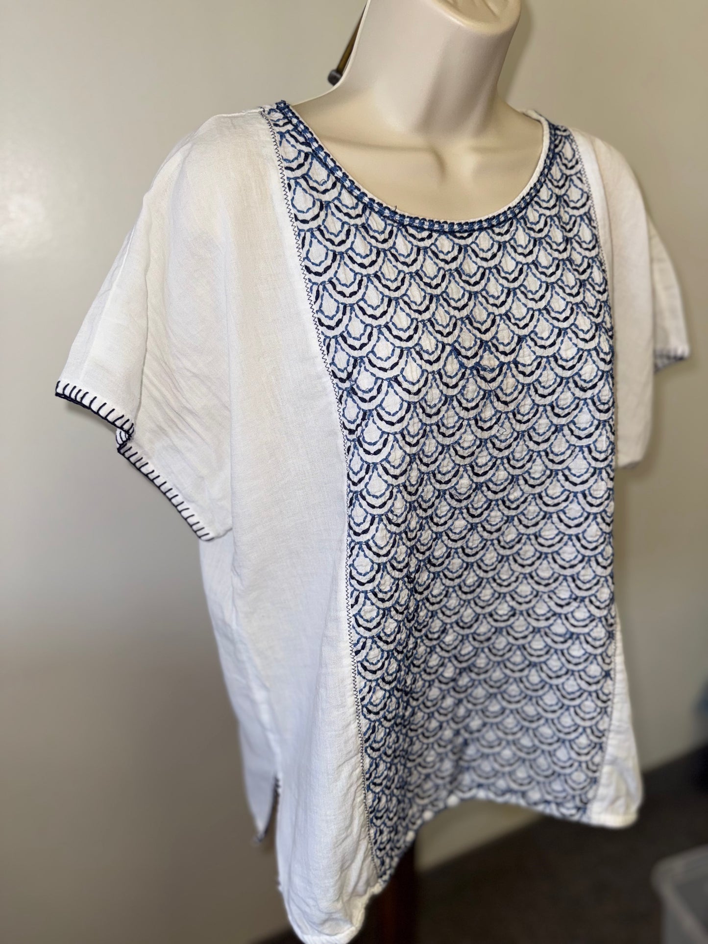 Madewell (Medium) White Short-Sleeve Tunic with Navy Embroidered Panel