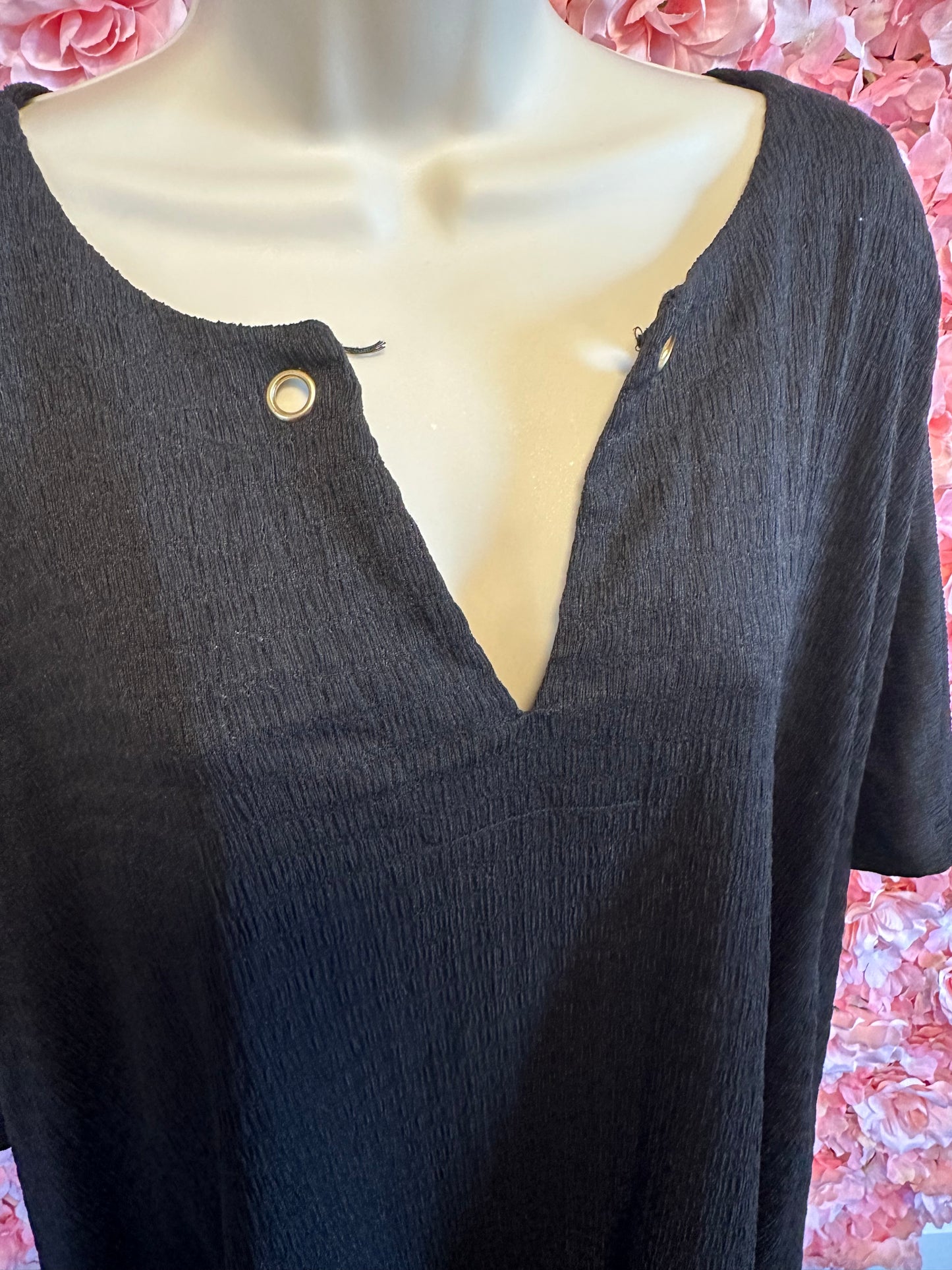 Michael Kors (Large//XL) Black V-Neck Lightweight Blouse