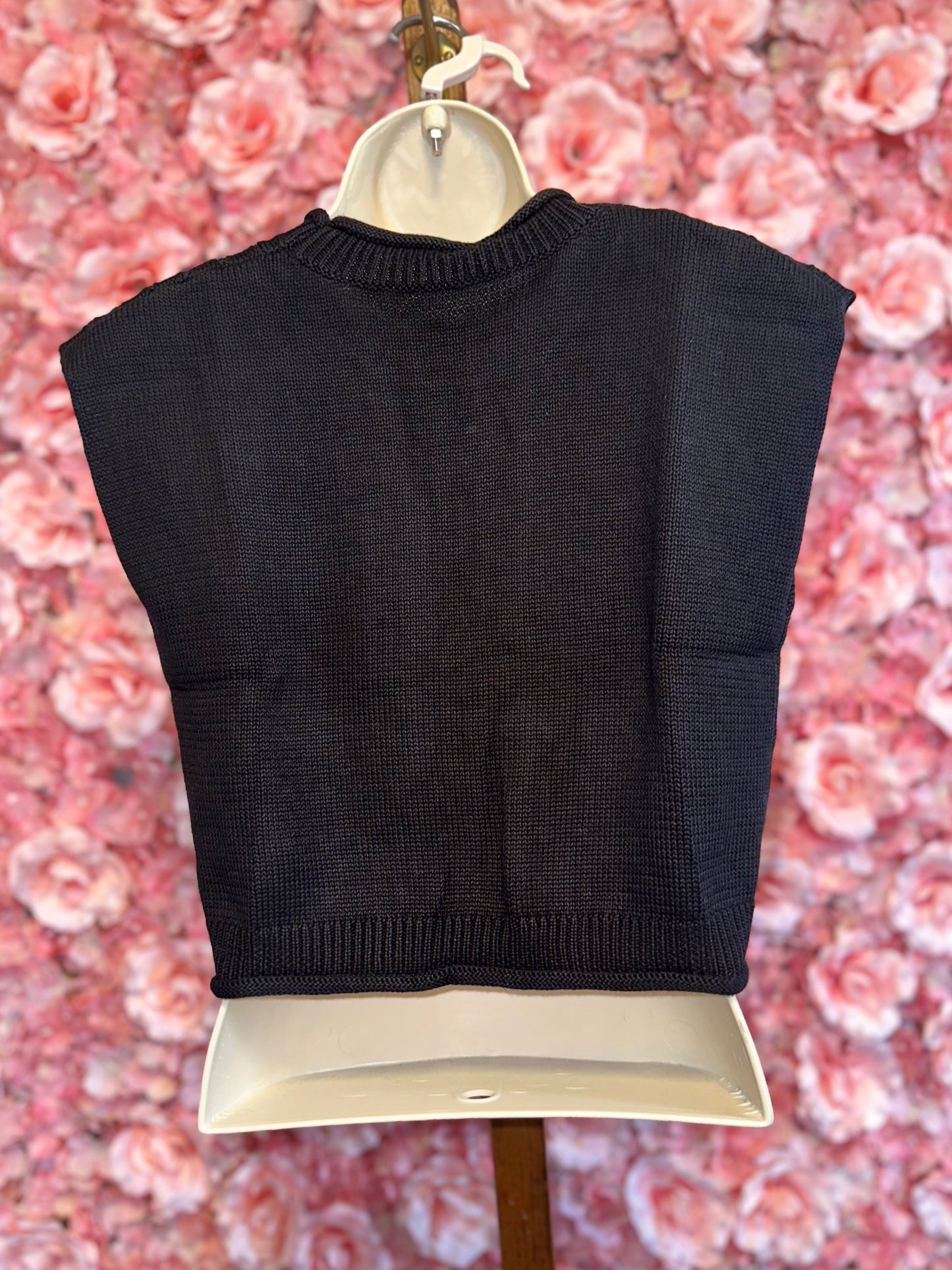 (Medium) Brand New Black Cable Knit Sleeveless Cropped Sweater Vest