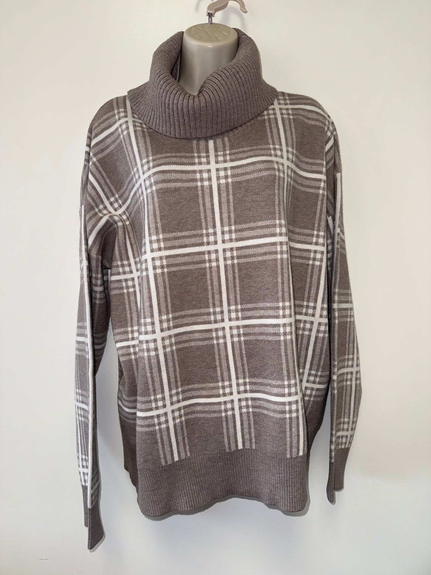 Max Studio (XL) Neutral Plaid Ribbed Turtleneck Sweater