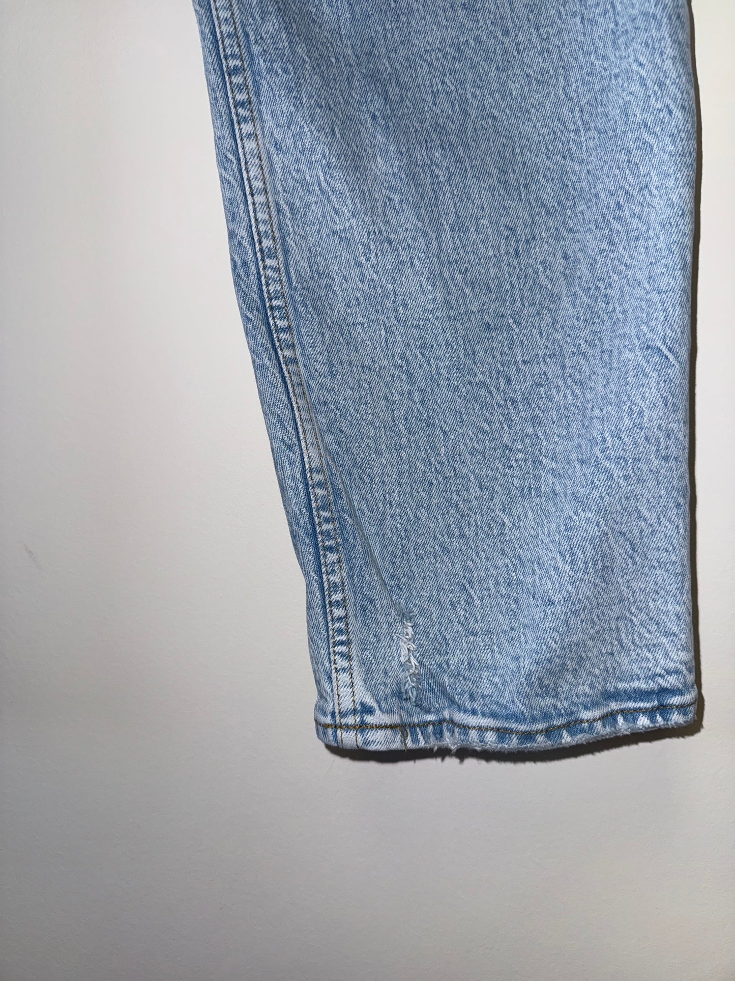 Abercrombie & Fitch (16) Denim 90's Straight Ultra High Rise Jeans w/ Curve Love
