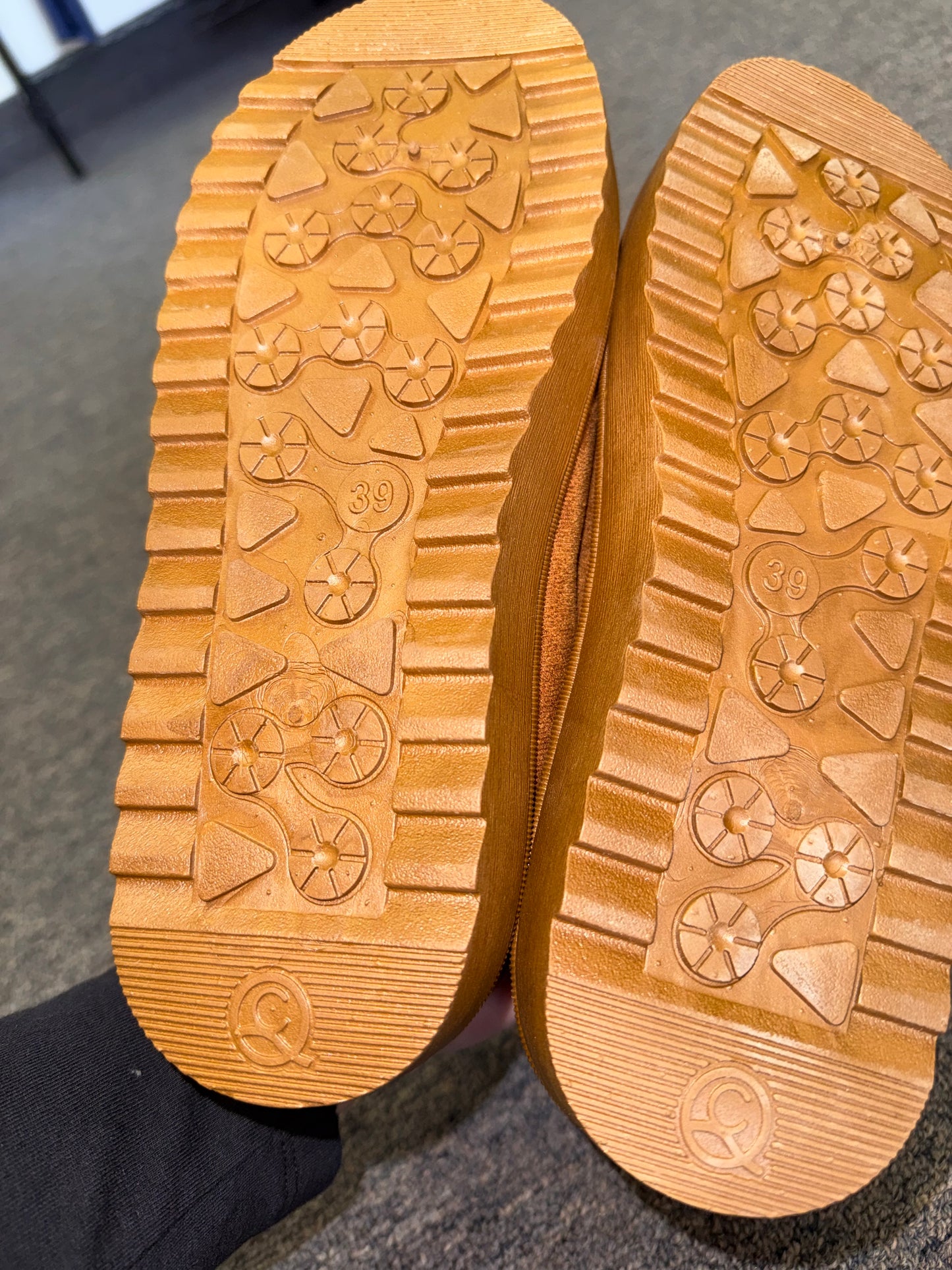 Brand New (39 - 6.5) Brown Slip On Low Top Boots