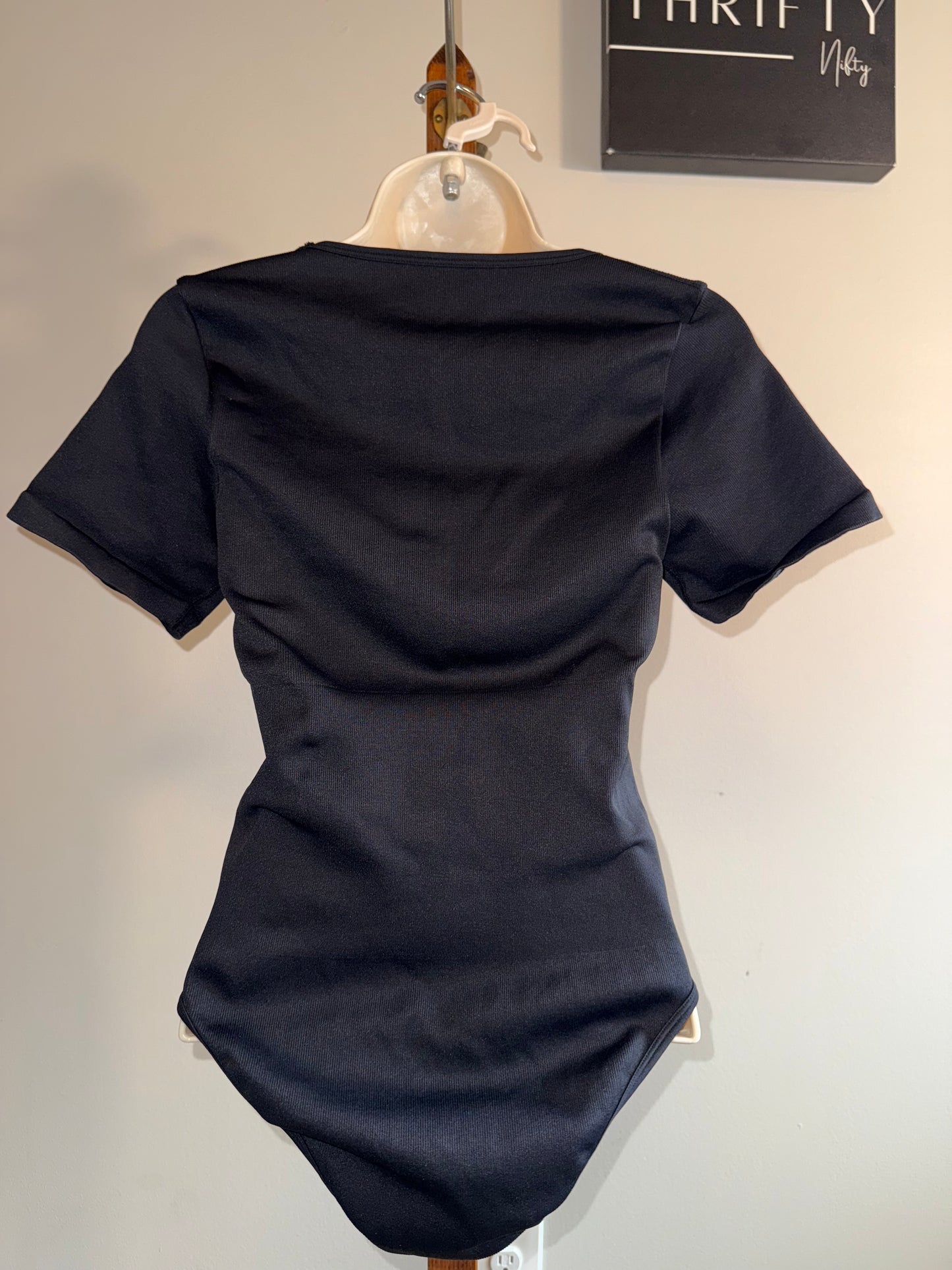 OQQ (XL) Black Short Sleeve Form Fitting Bodysuit
