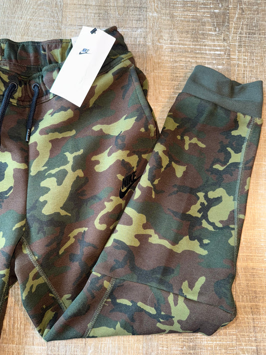 NWT Nike (Boys Medium) Brand New Green Camo Slim Fit Joggers