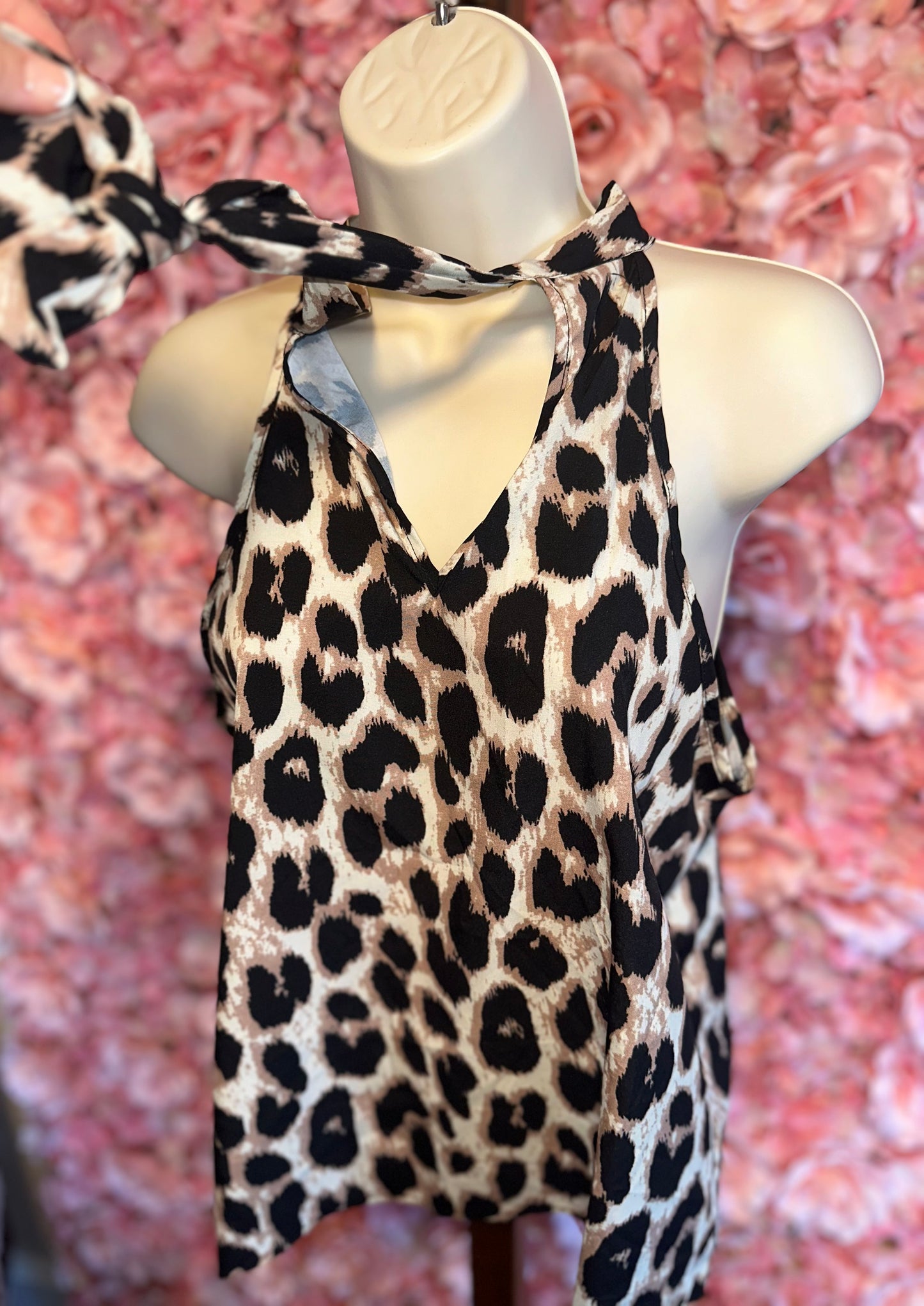 SHEIN Neutral Cheetah Print Lightweight Tank Top with High Neck & Tied Front