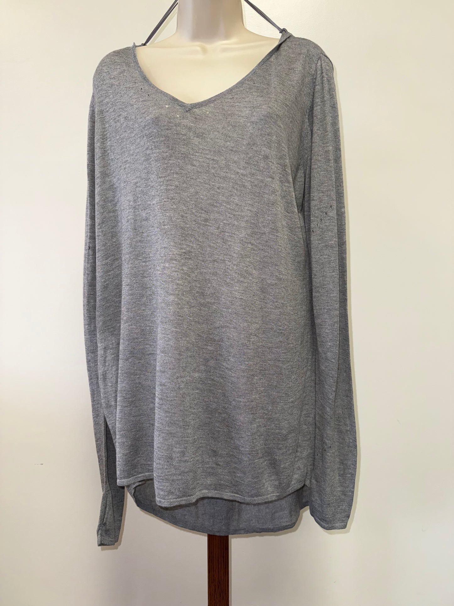 Lululemon Grey Long Sleeve V-Neck Top