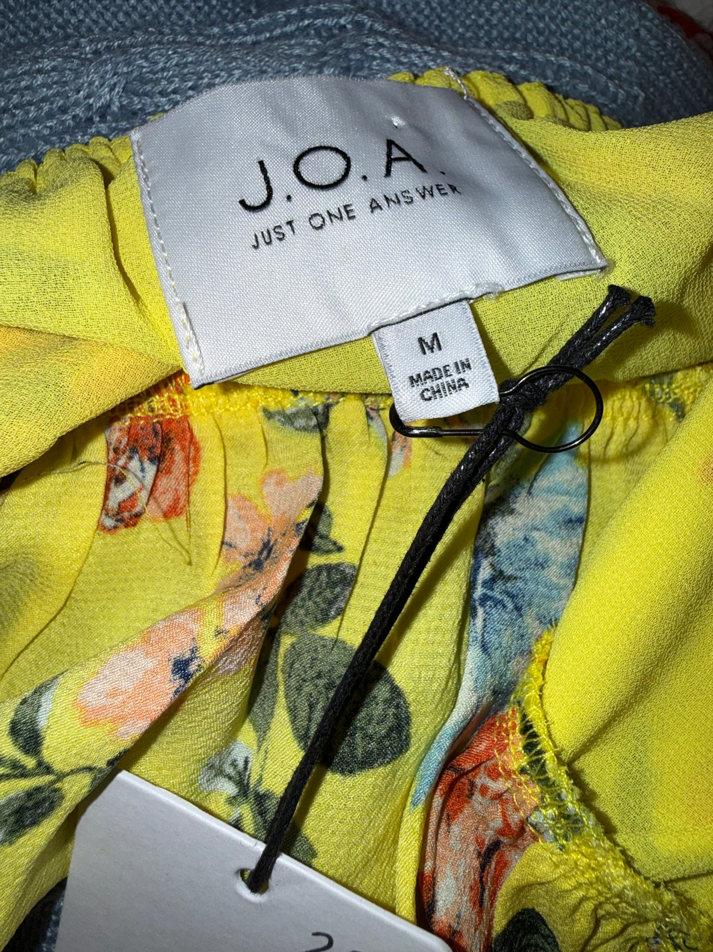 NWT J.O.A (Medium) Brand New Yellow Floral Tied Front Cropped Tank Top